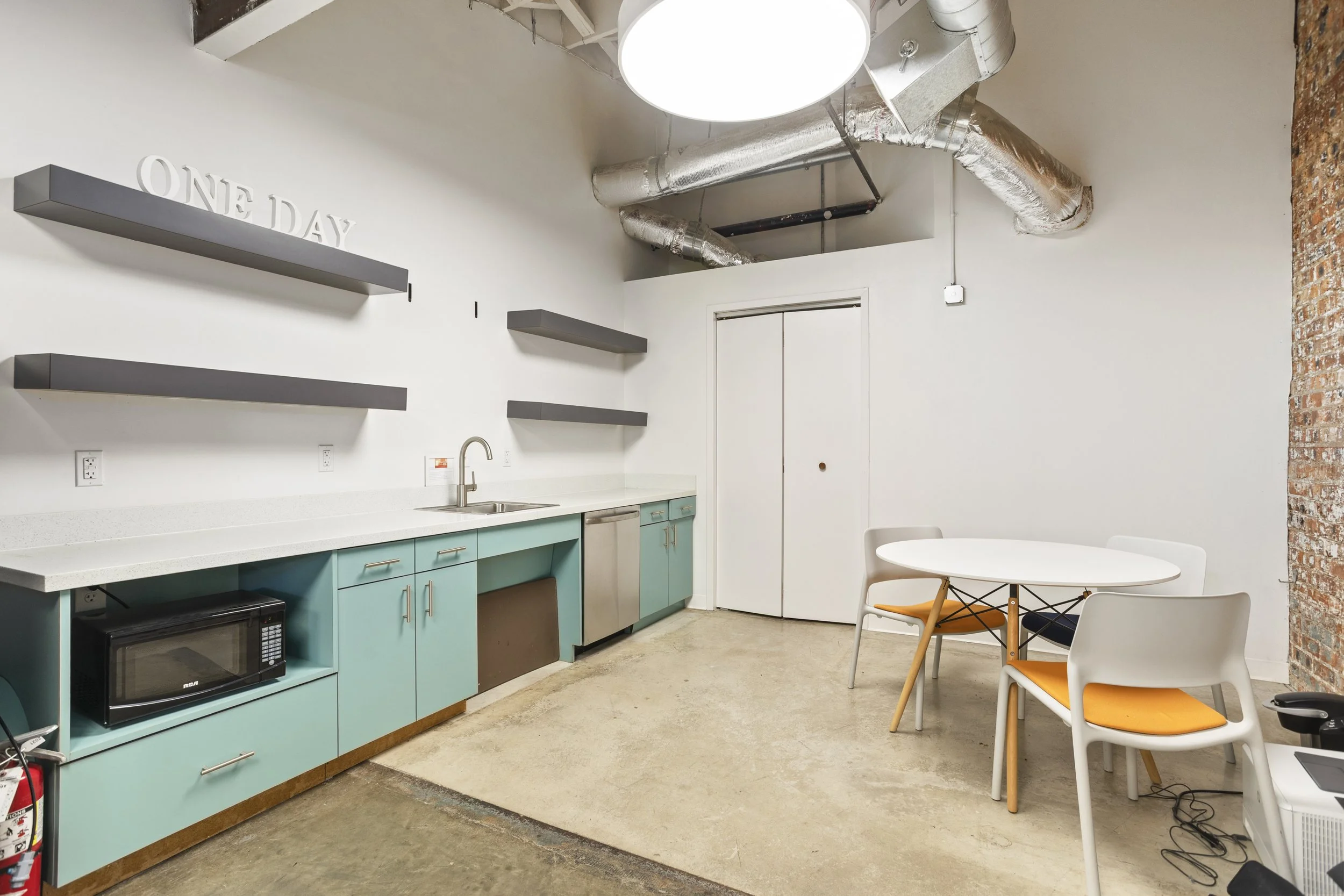 707 W Vickery Interior-7.jpg