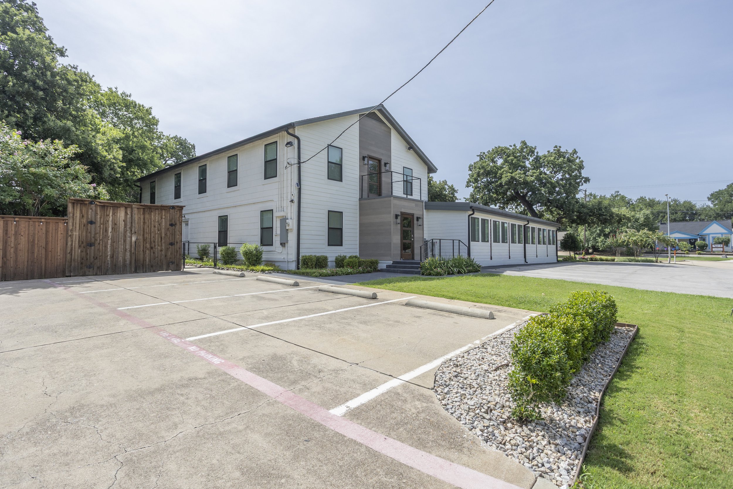 403 E Broad St-10.jpg