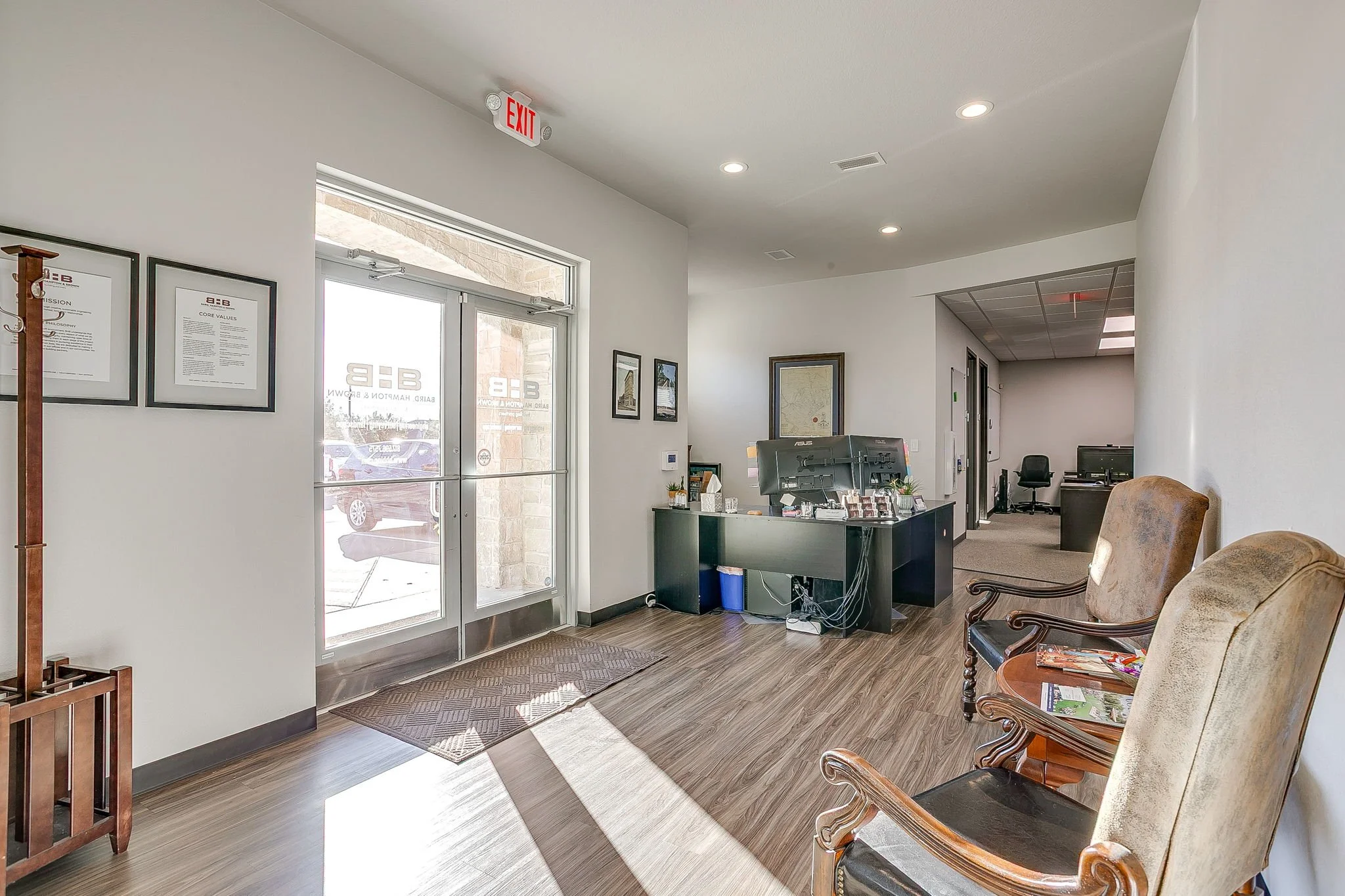 949 Hilltop Dr (7 of 25).jpg