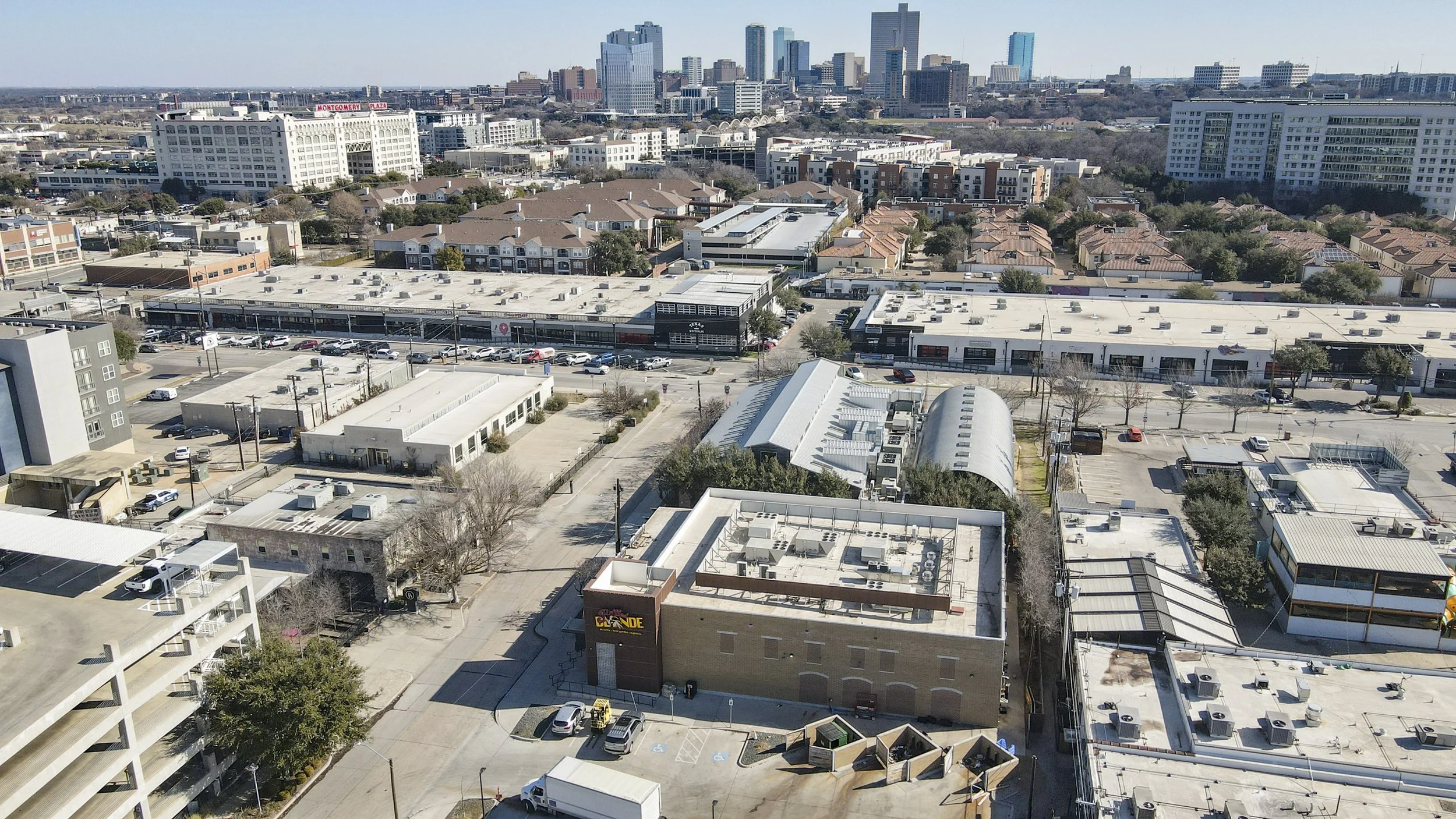 LanCarte Commercial announces that Dirdie Birdie has leased the former bar-and-patio space at 2821 Morton Street in Fort Worth’s West 7th District.