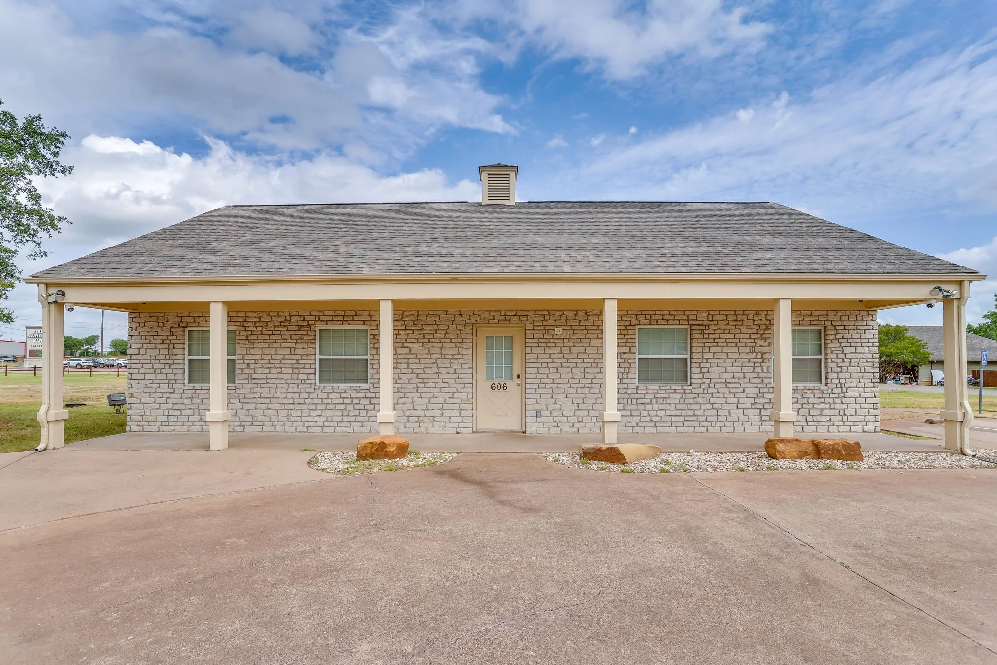 606 S Harbor Dr (7 of 25).jpg