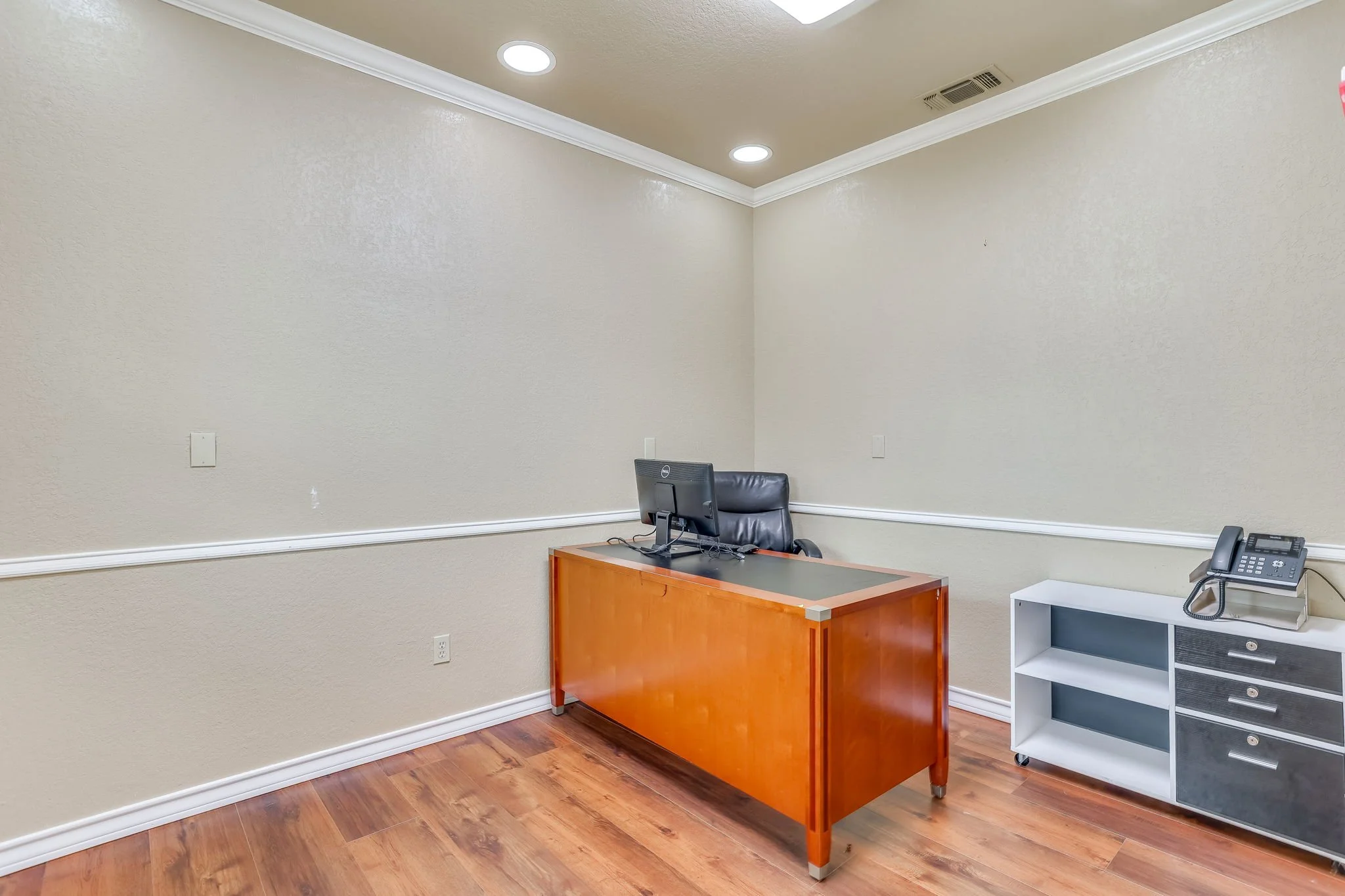 606 S Harbor Dr (12 of 25).jpg
