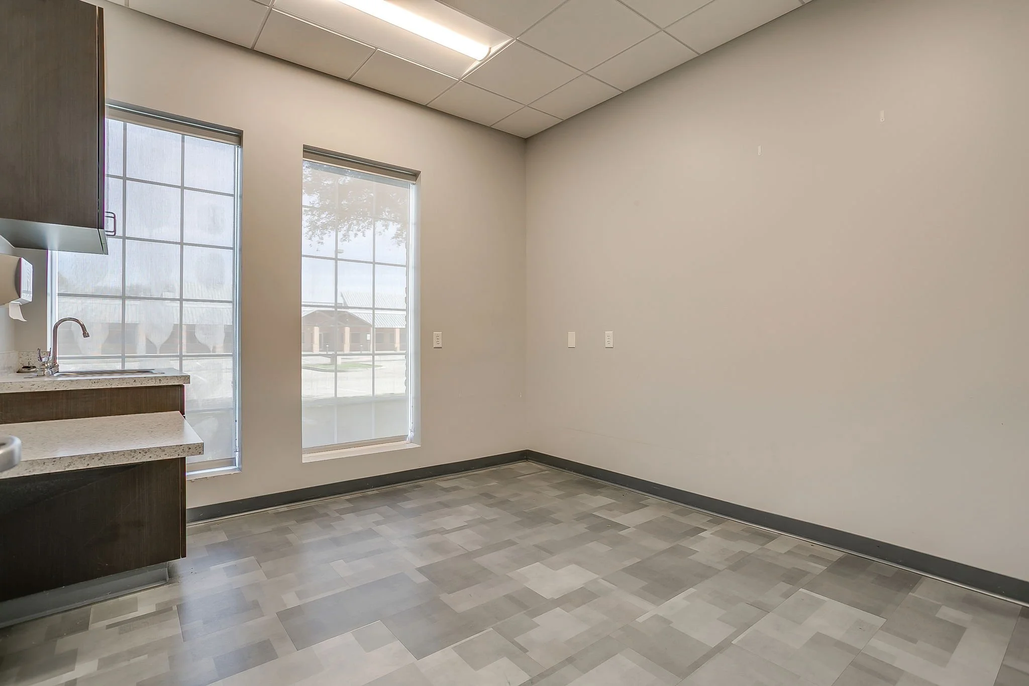 5750 Stratum Dr (32 of 49).jpg