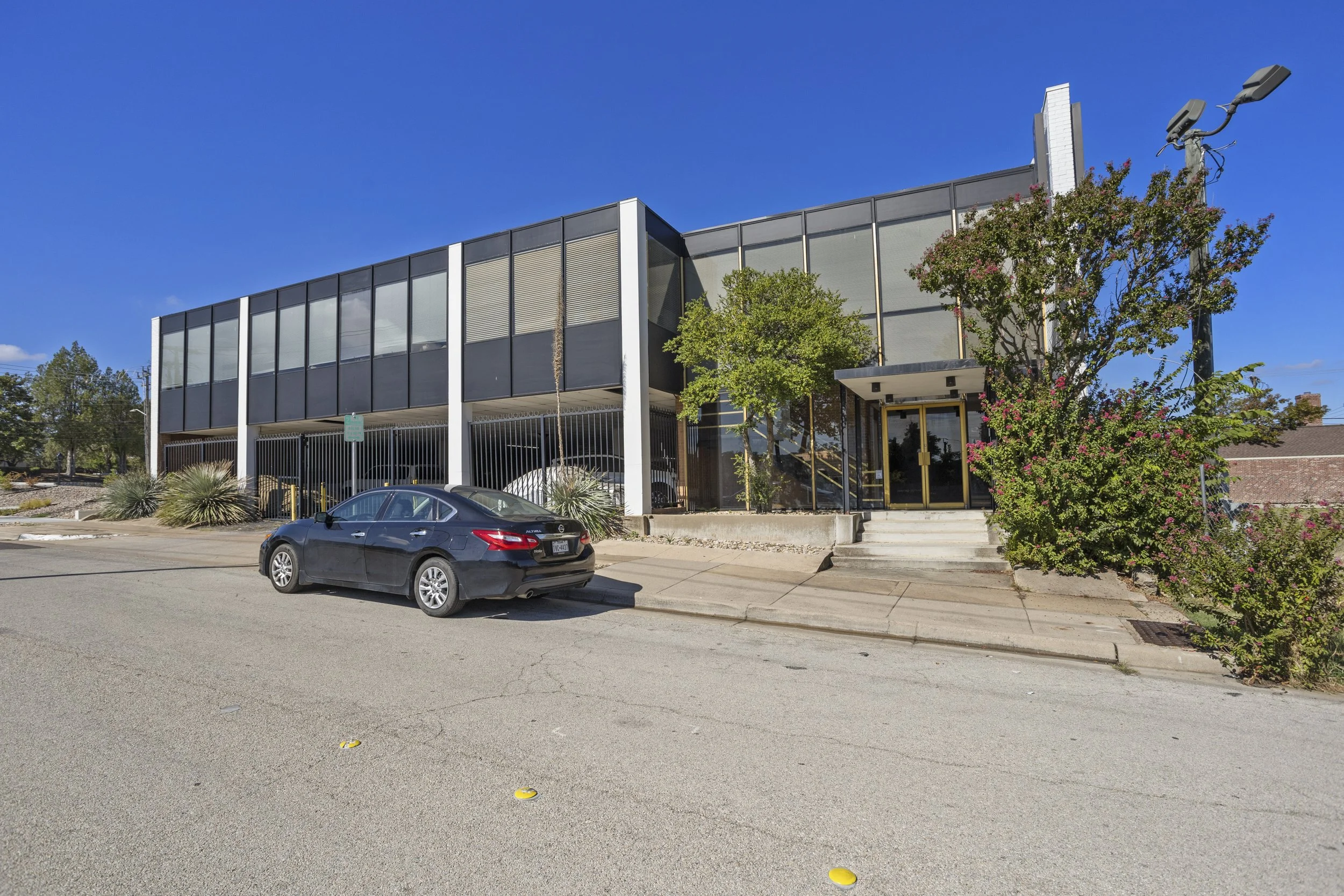 910 Collier St-16.jpg