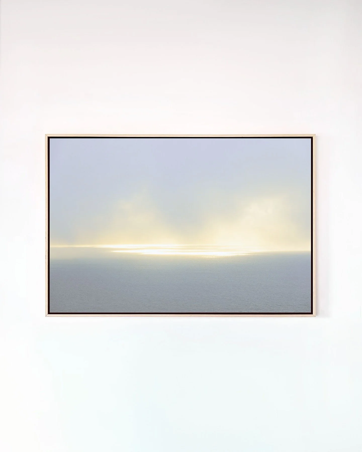 L&agrave; o&ugrave; la mer devient brume.
L&agrave; o&ugrave; la lumi&egrave;re envole l&rsquo;horizon.
Envolons-nous aux F&eacute;ro&eacute;⛰️

📸Tirages dispos sur le site.