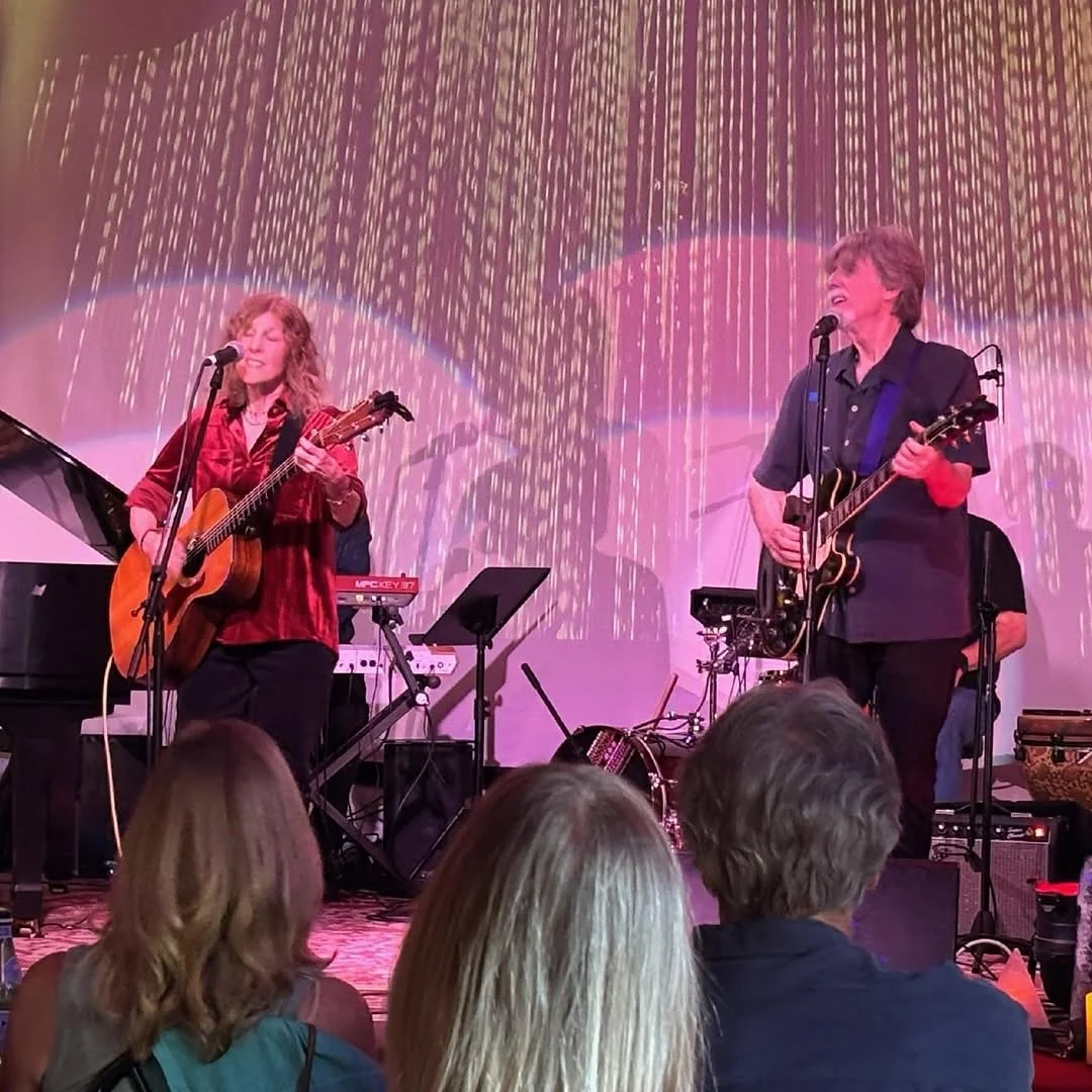 ⭐️🍾Congrats to our next ArtStorming guest, signer-songwriter Susan Anders! Her episode will drop Sunday, June 1st on your favorite podcast station or ArtStorming.org. 🔥