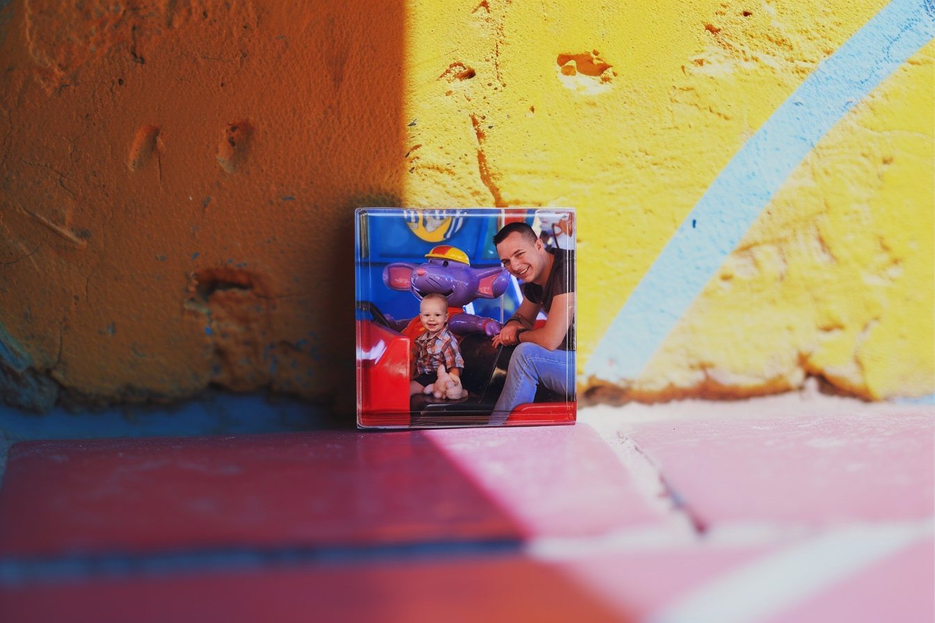 Capture fun family outings with our custom hard photo magnets. Printed on glossy finish, these 50 x 50 mm magnets are perfect for adding joy to your space.