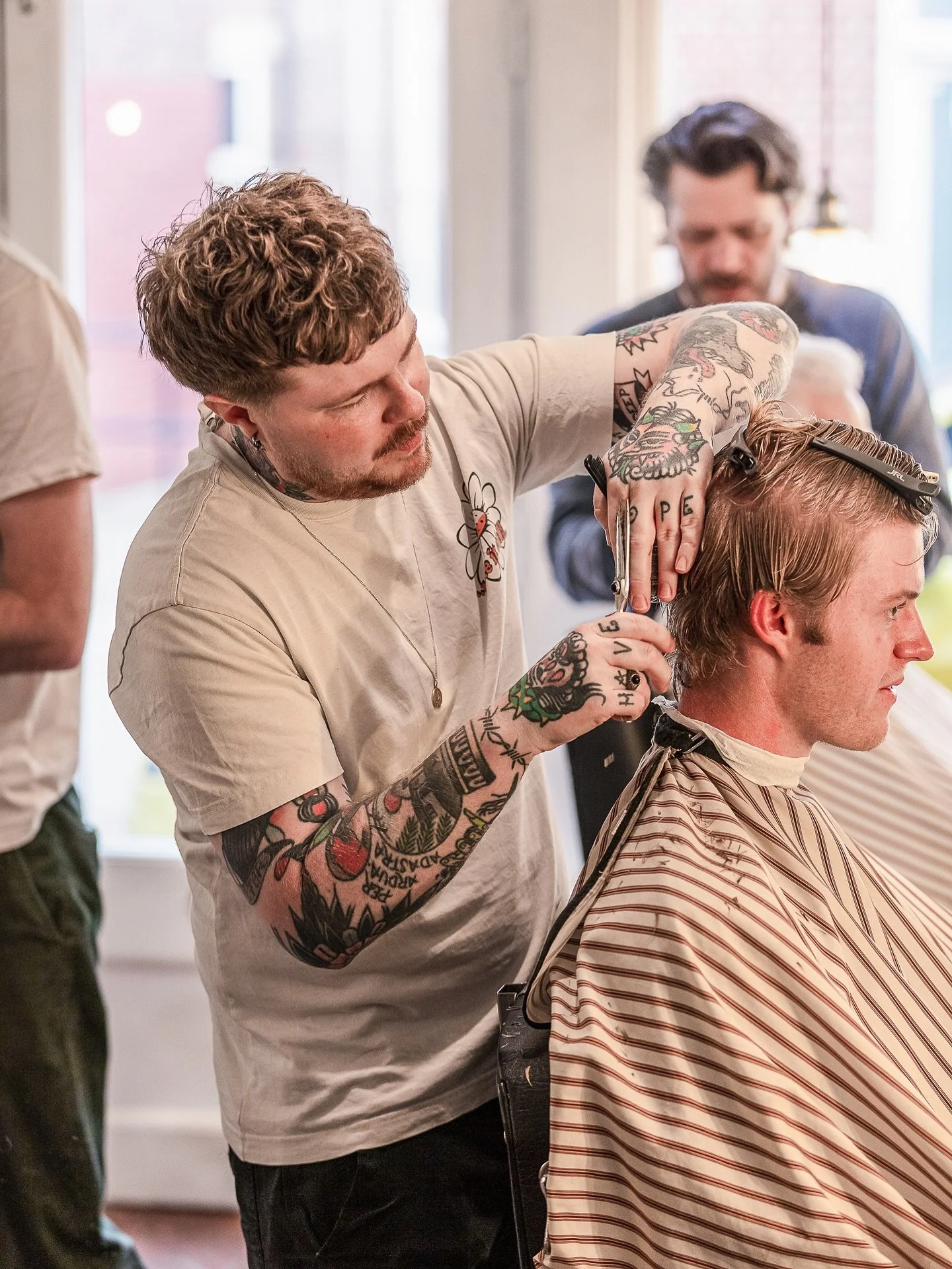 He&rsquo;s only gone and done ut hint he!! (Insert Norfolk accent)

@tay_arter_barber will now be at the same full price as us senior barbers. 

Taylor has been with us for a hot minute, and in that time, we&rsquo;ve watched him grow and grow in abil