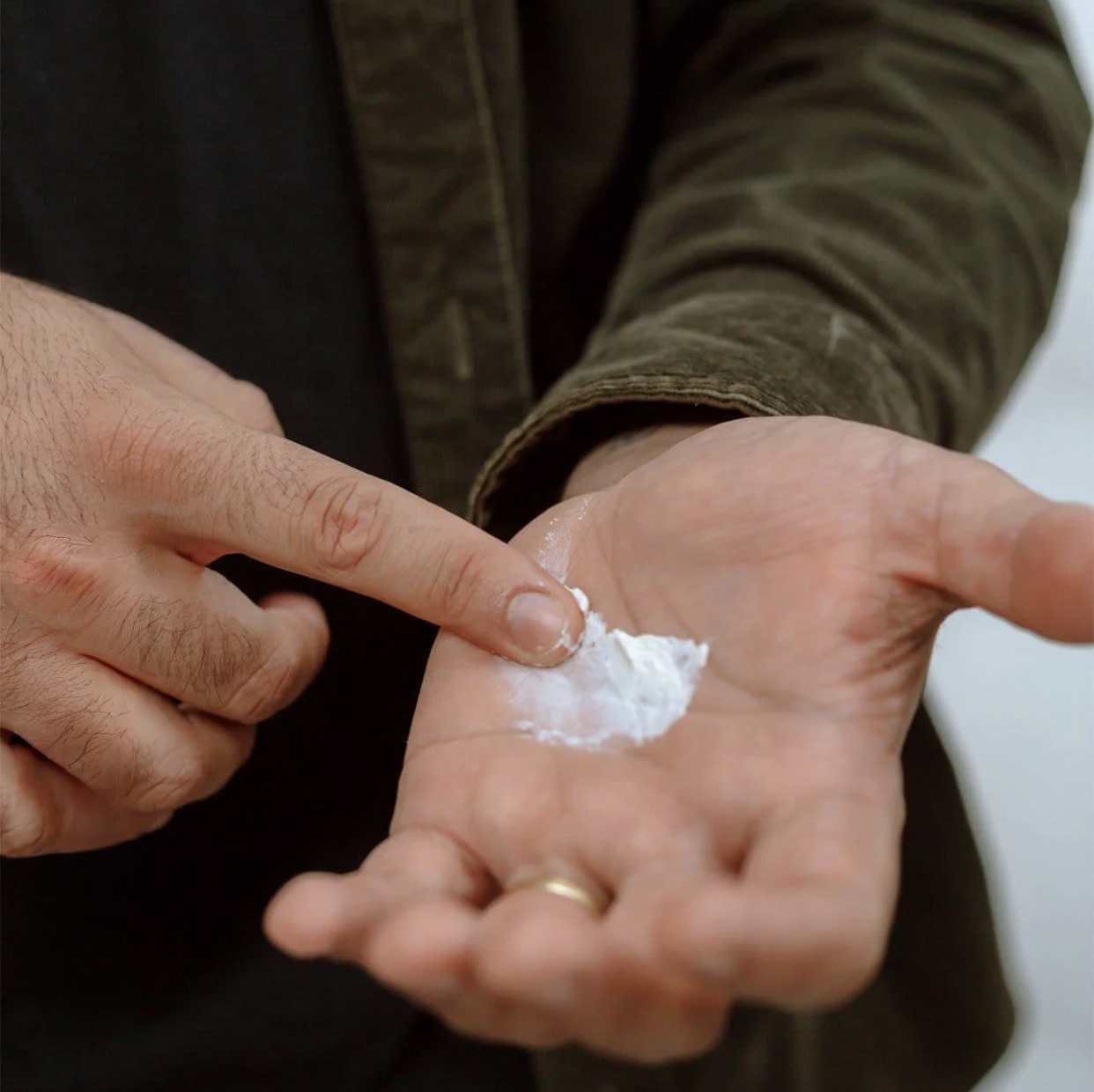 texturizing paste hands.png