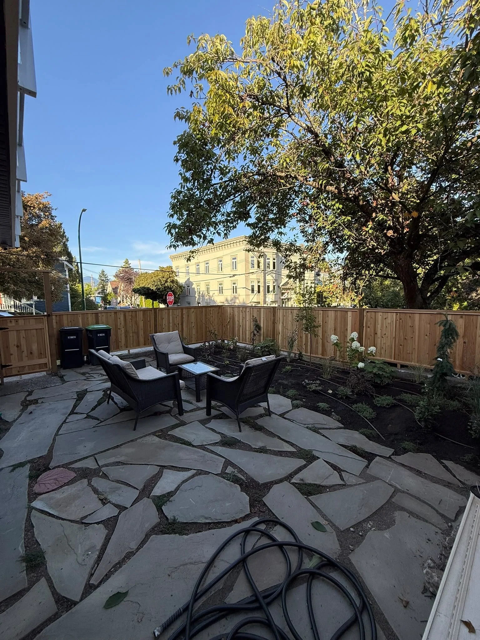 landscape-design-fence-vancouver-goldenrake.jpeg