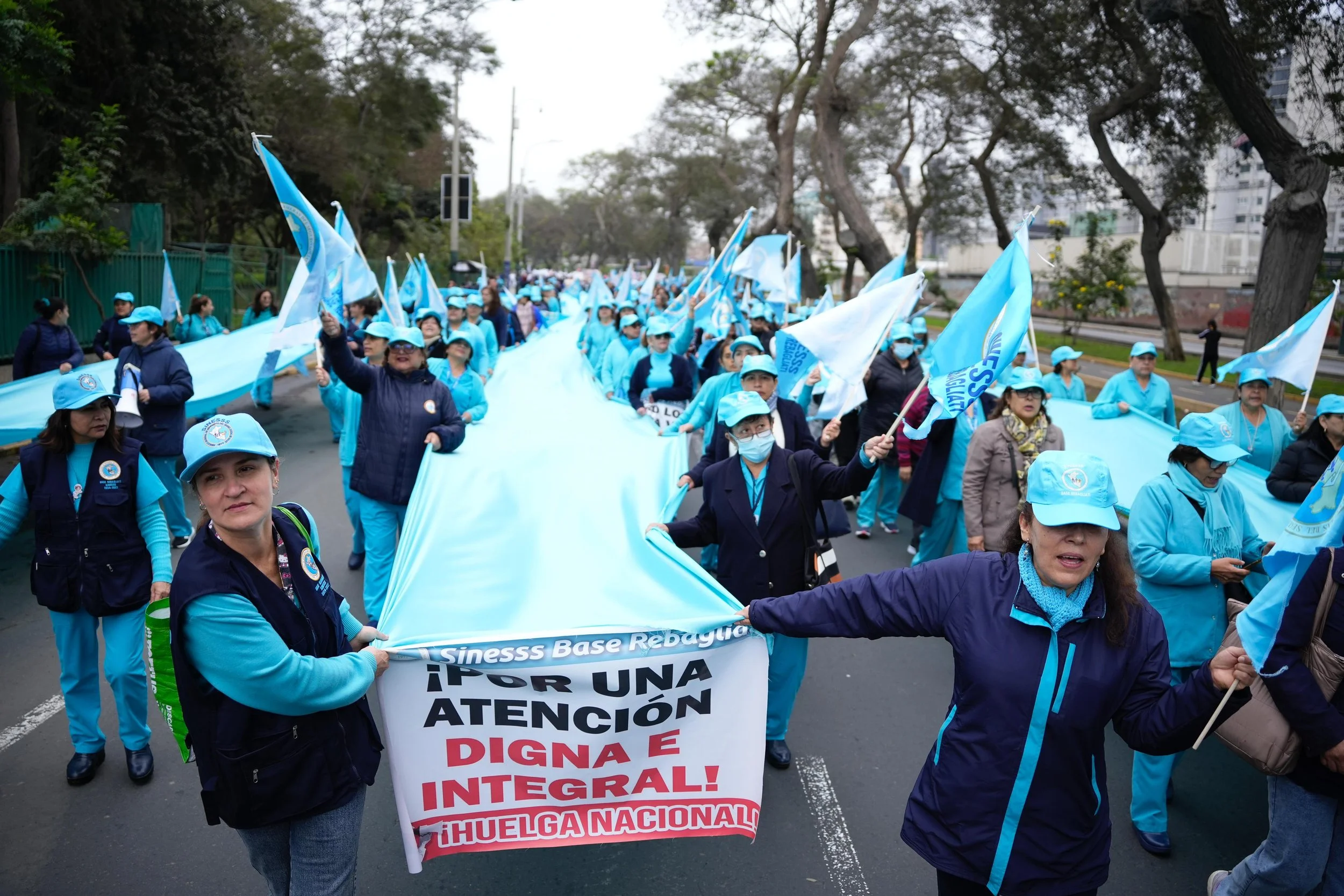 Huelga nacional de profesionales de EsSalud se hace sentir en todo el país con masiva participación del SINESSS
