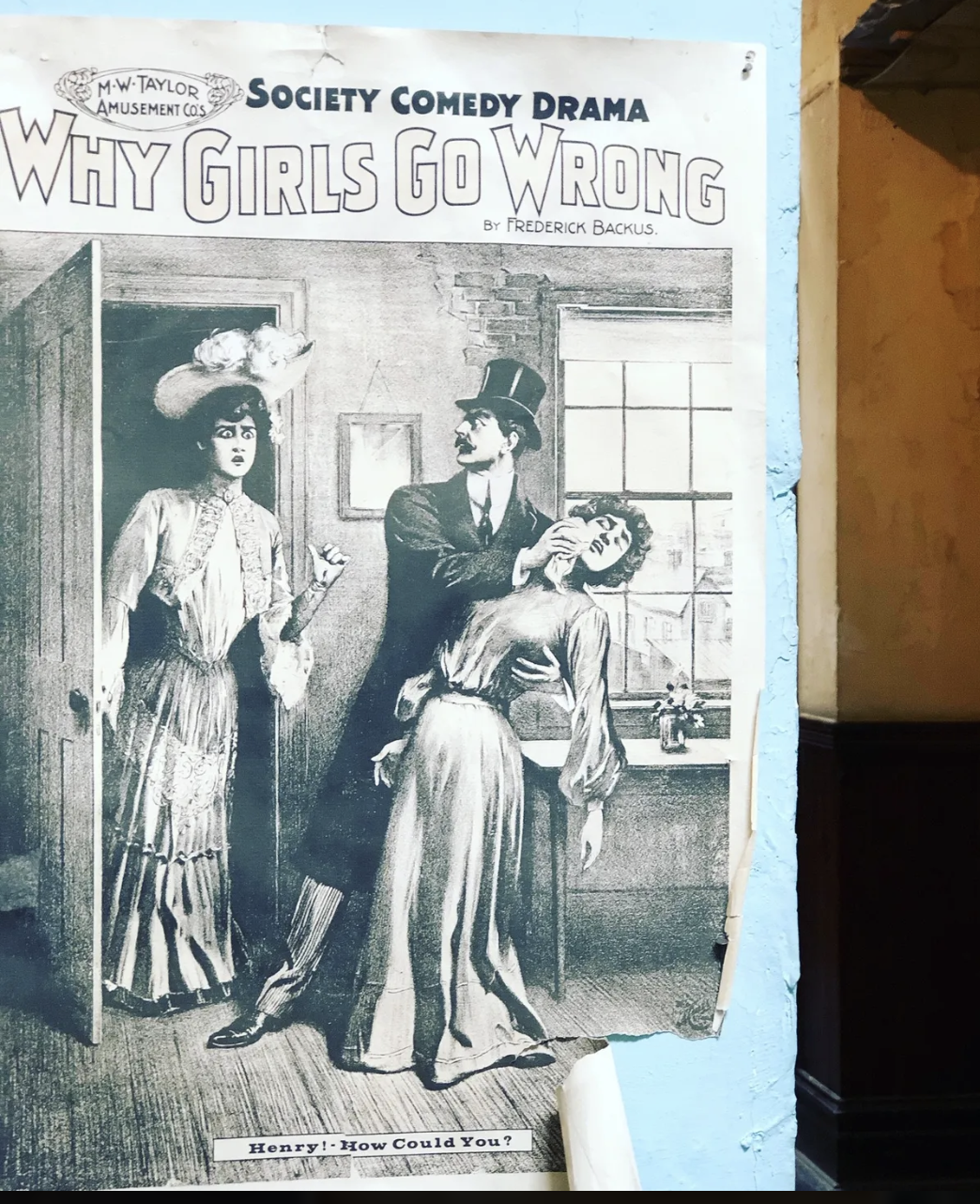 Cozy Rooms Hallway - Travel Oregon.png