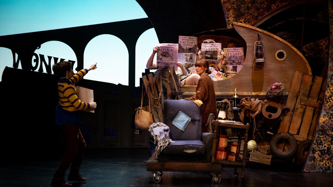 3 stage1-charliechoc-buckethouse-set-GLP1050.jpg