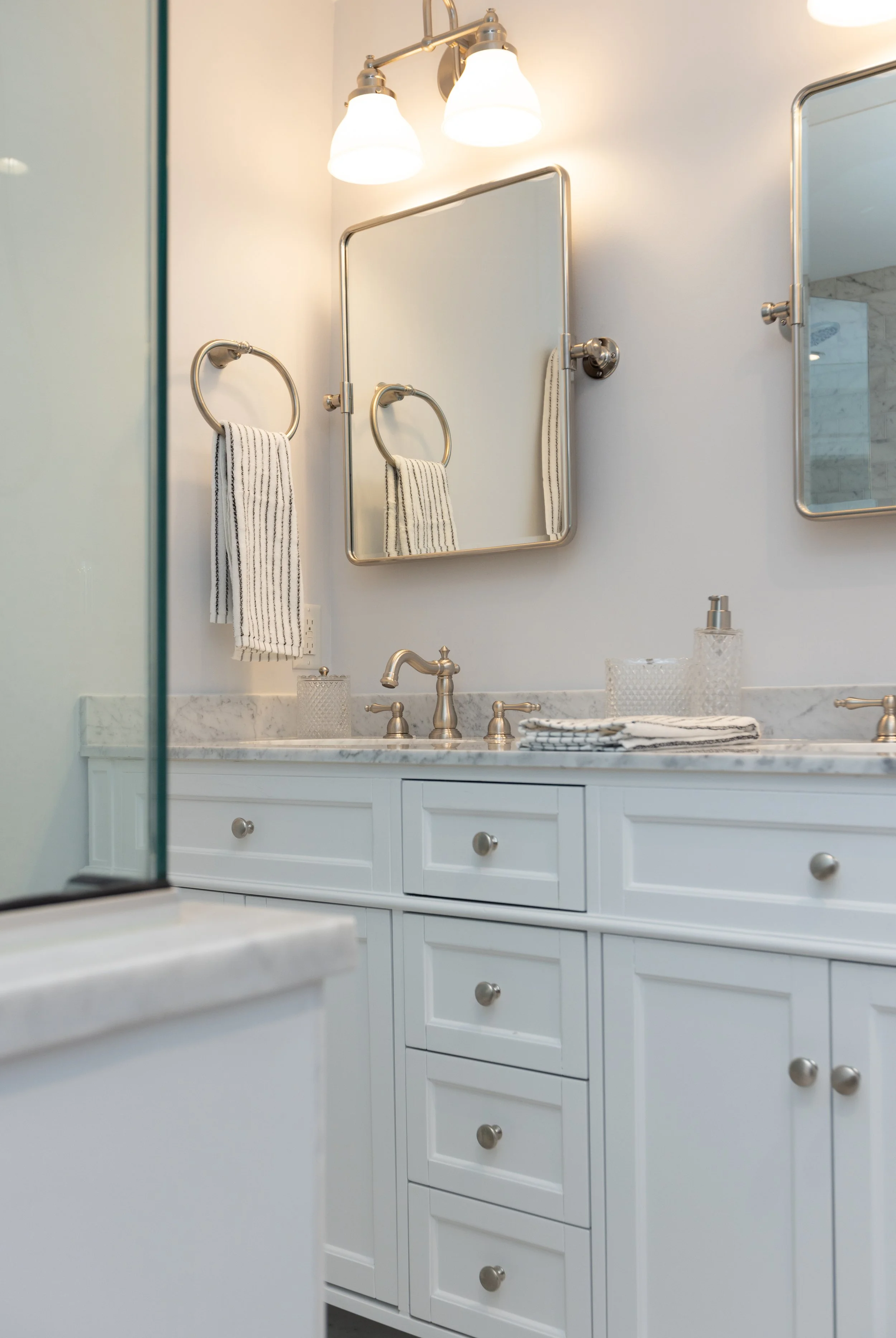 Coastal bathroom interior design with neutral palette by SPACE. Design