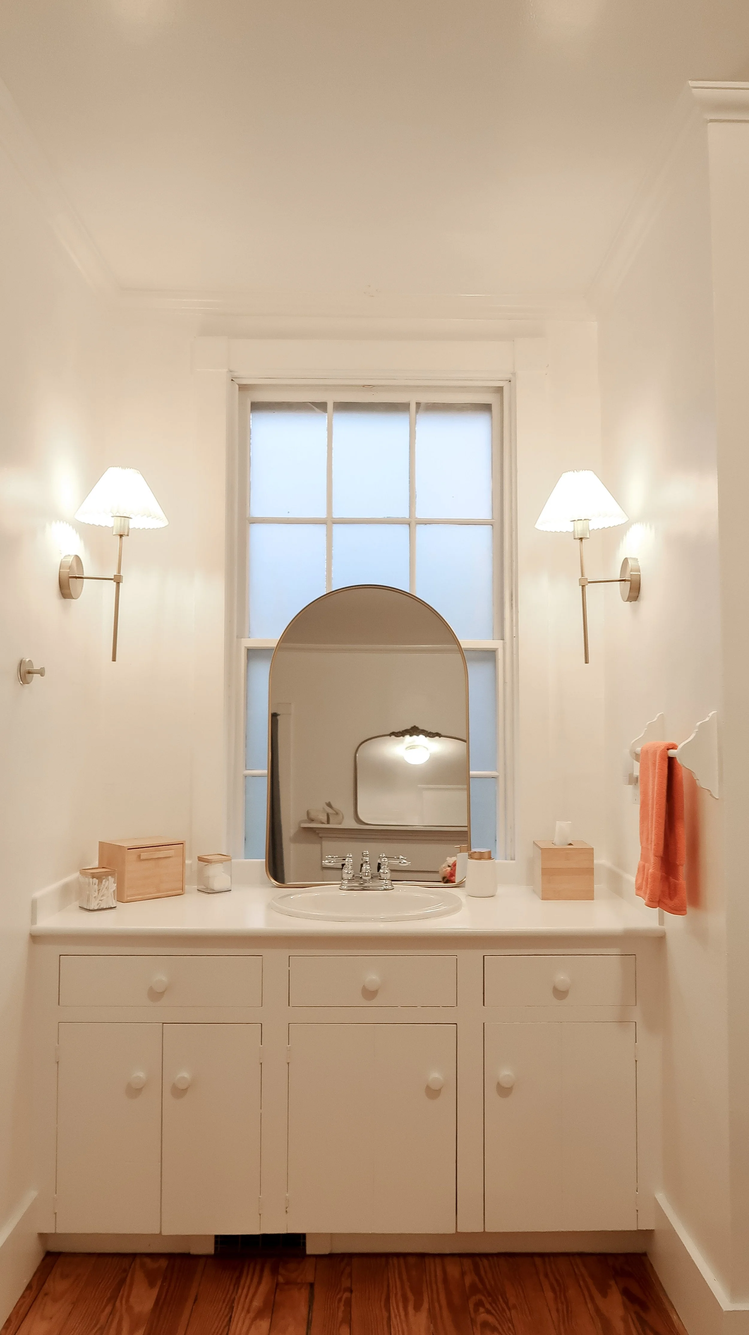 Coastal bathroom interior design with neutral palette by SPACE. Design