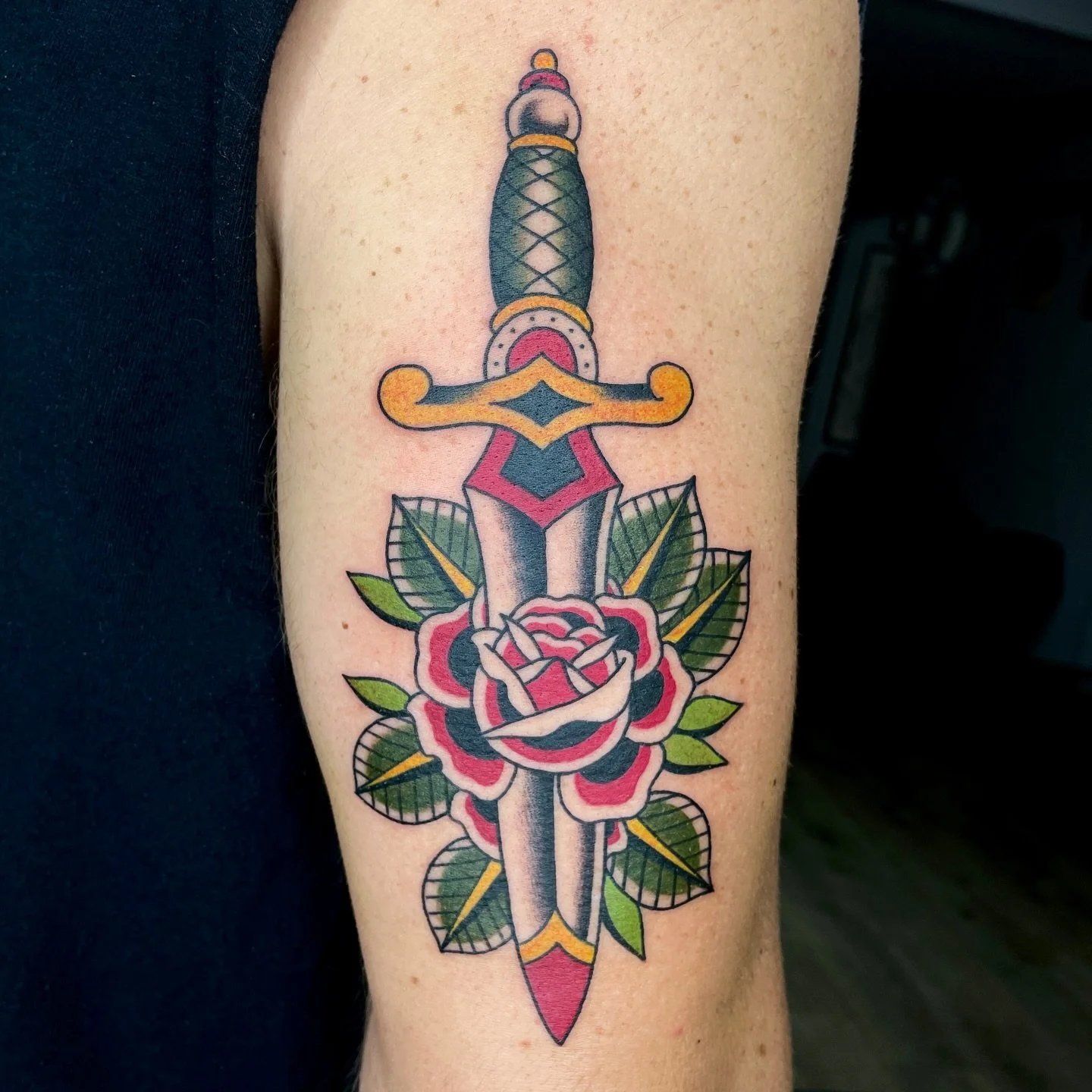 Classic rose and dagger for Stu, thanks for the trust! Always down for the classics, email me to set up an appointment, check my scheduling highlight for details