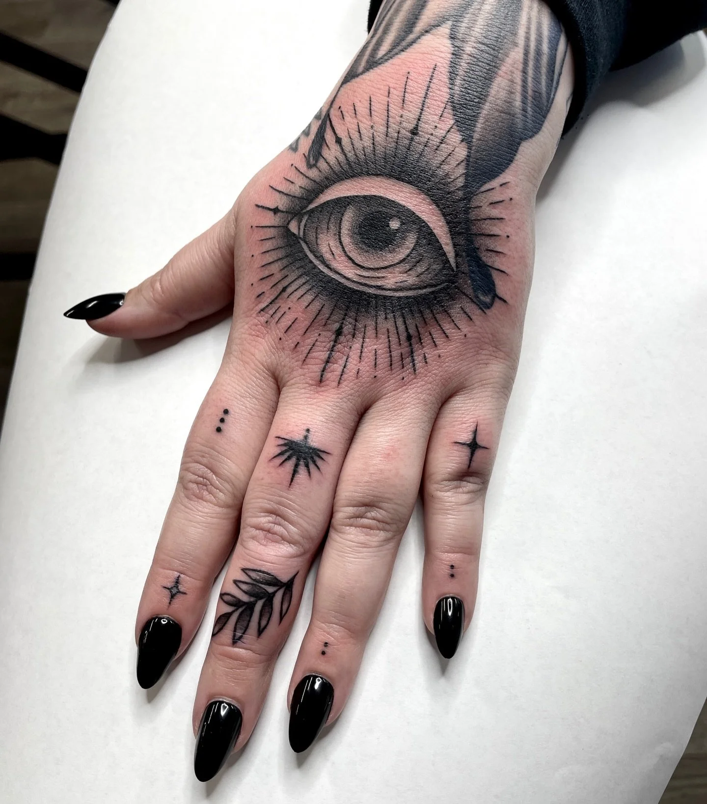 Hand tats for Michelle, along with some reworks of some existing finger tattoos, thanks for the trust! Email me for appointments, check my scheduling highlight for details