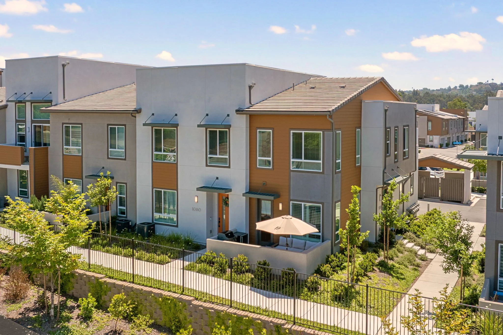 4-web-or-mls-1060 Kendale Way Vista, Ca - 4.jpeg