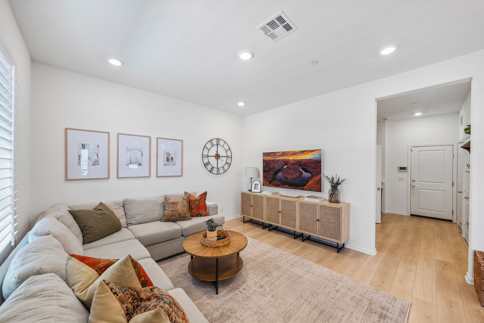 11-web-or-mls-1060 Kendale Way Vista, Ca - 11.jpeg