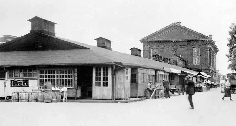 1836
In less than a decade, the B&O employed 1,000 workers. This growing community needed a market hall, and the Newman brothers opened the first Hollins Market building. (Irish Railroad Workers Museum)