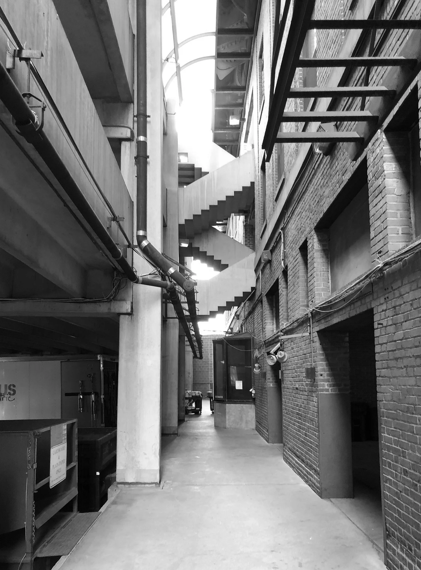 1945 - 1976
Eventually, the largest building in Pigtown languished, particularly after Epstein's passing in 1945.
