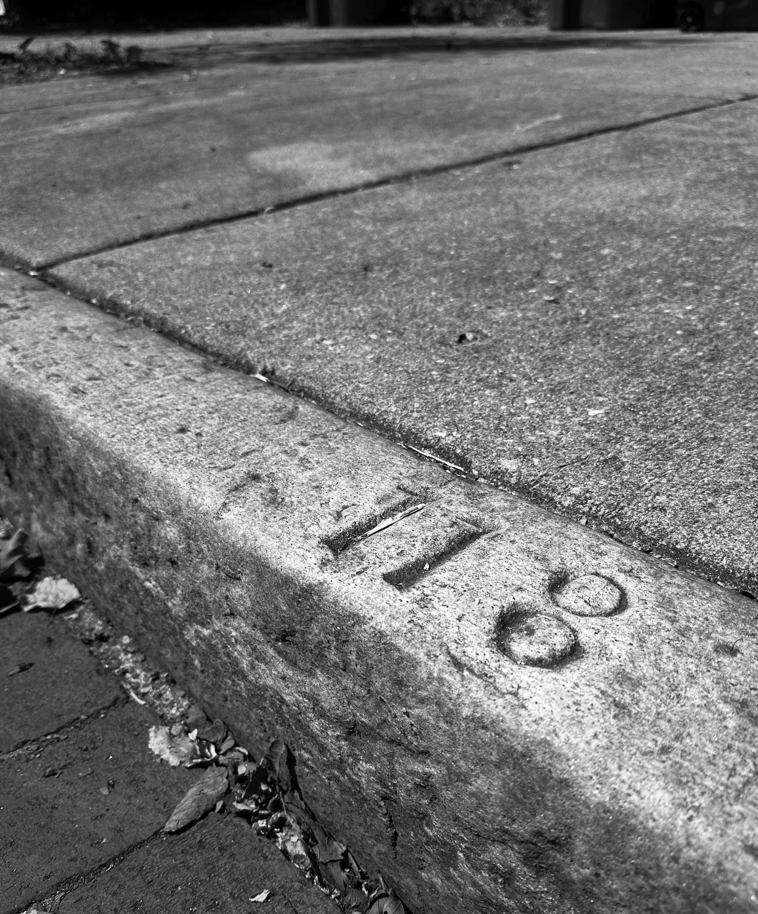 Market stalls were sold to the public, and these stalls continued outdoors, heading eastward, where stall numbers were carved
into the granite curbs.