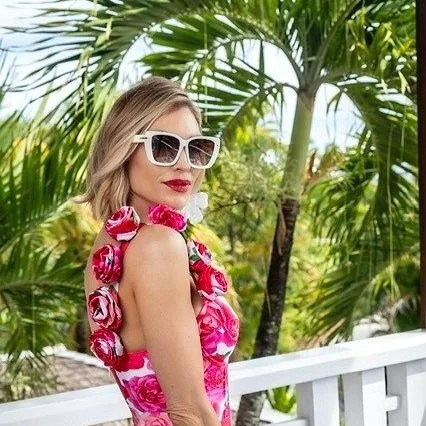 Charla Corn Barrett, founder and personal brand strategist helping women experts elevate visual authority