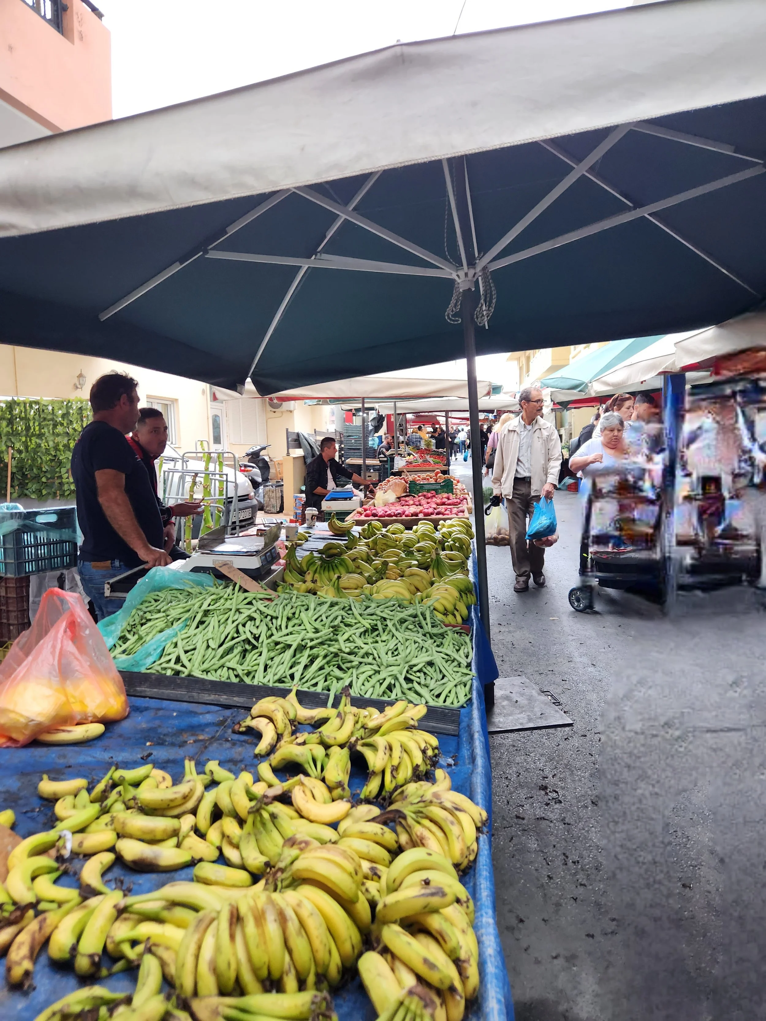 finding fresh produce at farmers' markets