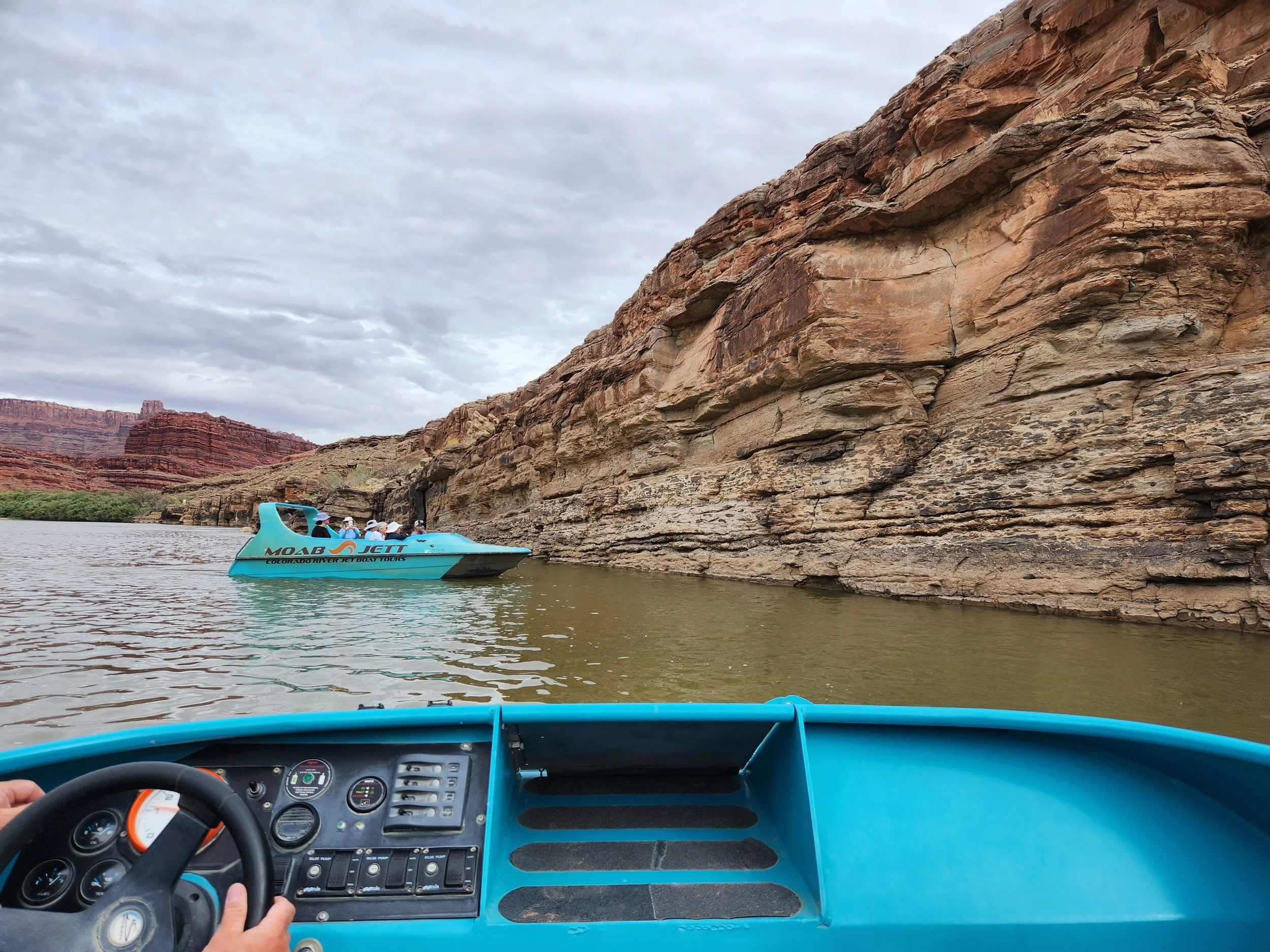 Speed boat trips down the Colorado into Canyonlands