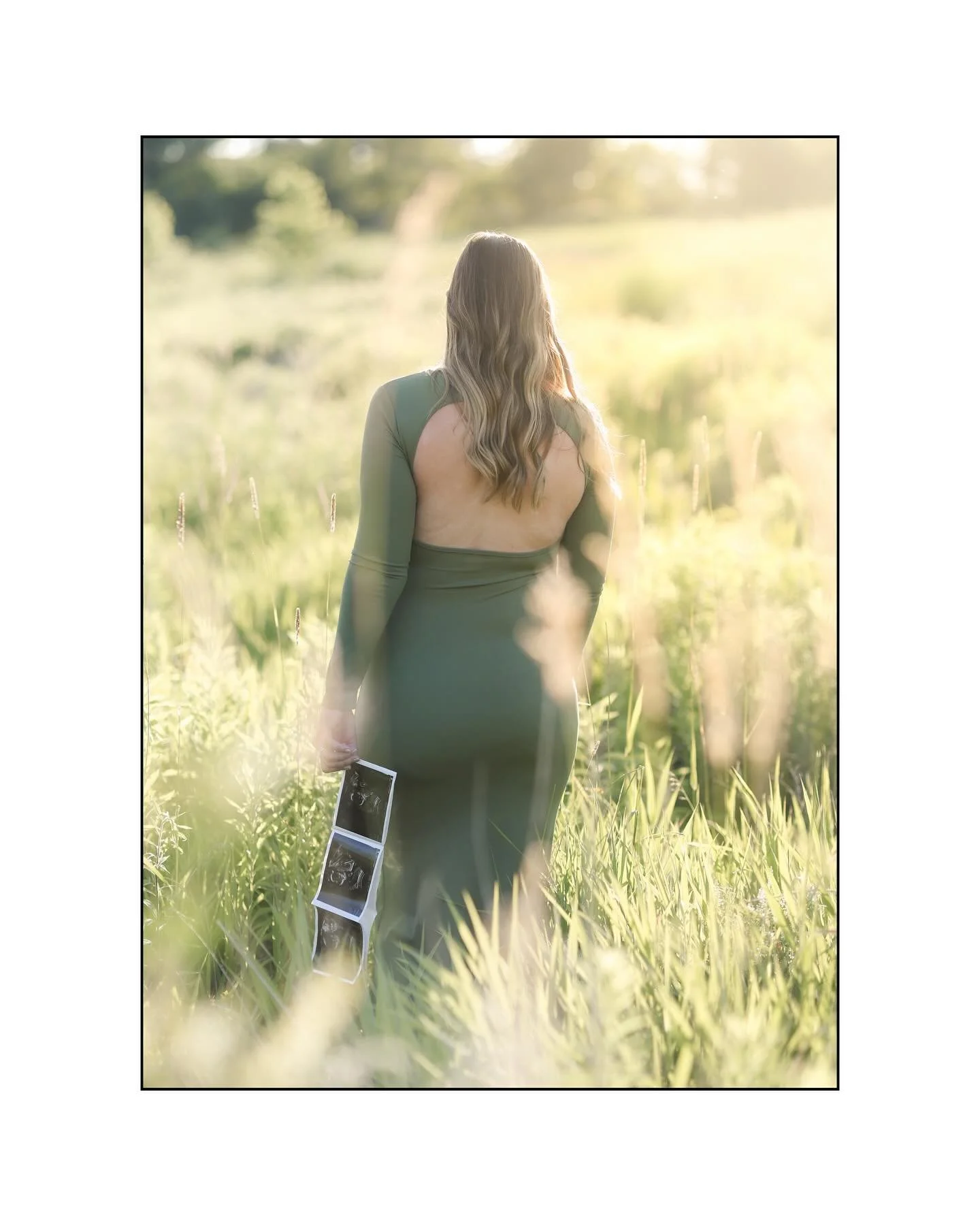 Golden light for a golden chapter. 💛
&bull;
&bull;
&bull;
#studiofaf #maternityphotosession #goldenhour