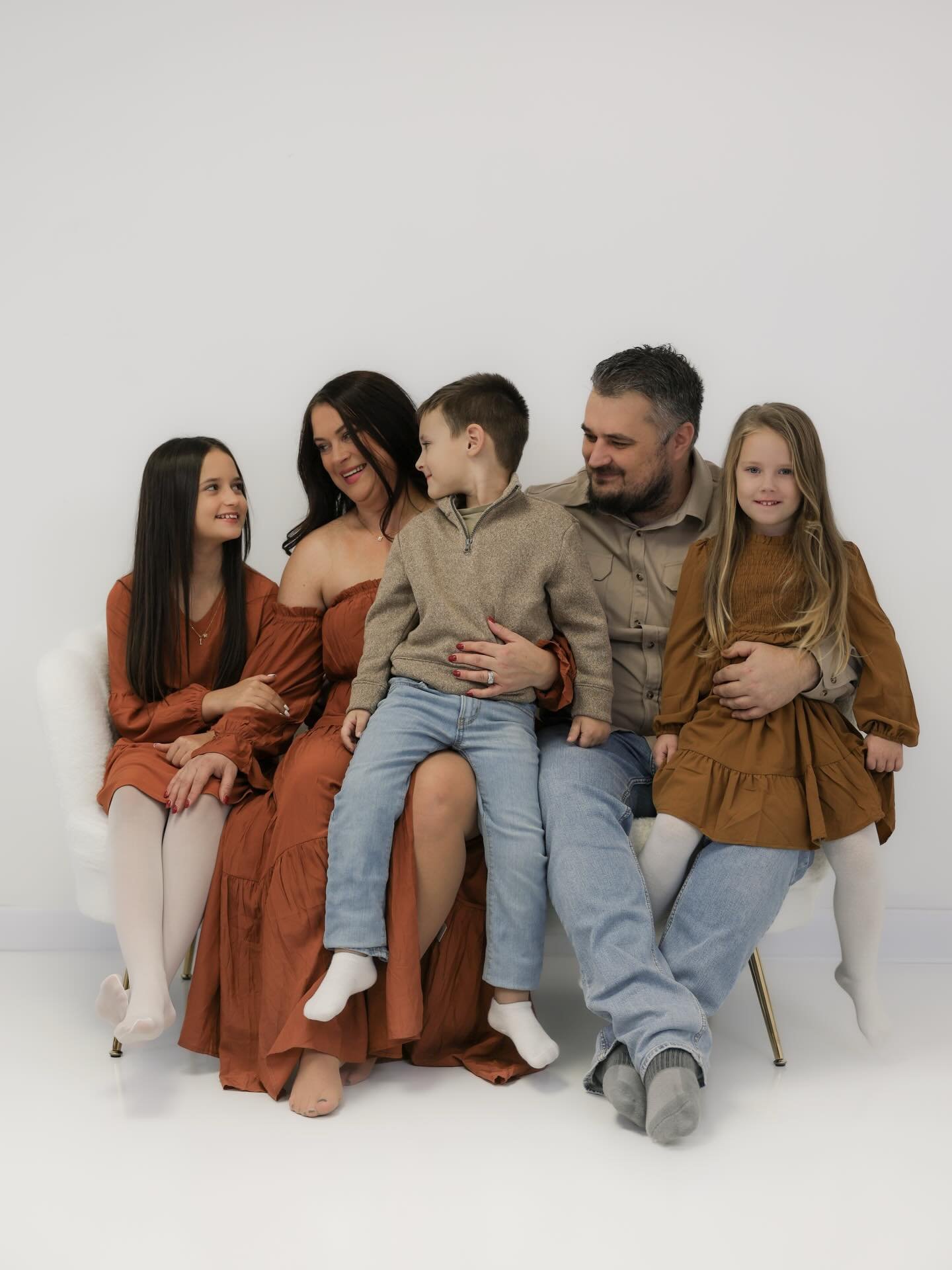 All love, right here 🤎
&bull;
&bull;
&bull;
#studiophotography #studiofaf #familysession