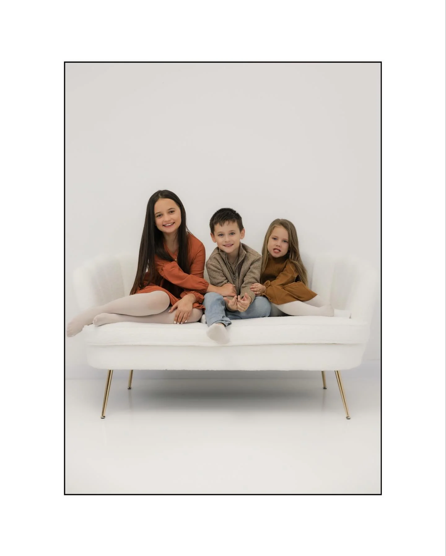 A whole lot of cute. 🧡
&bull;
&bull;
&bull;
#studiofaf #kidsphotography