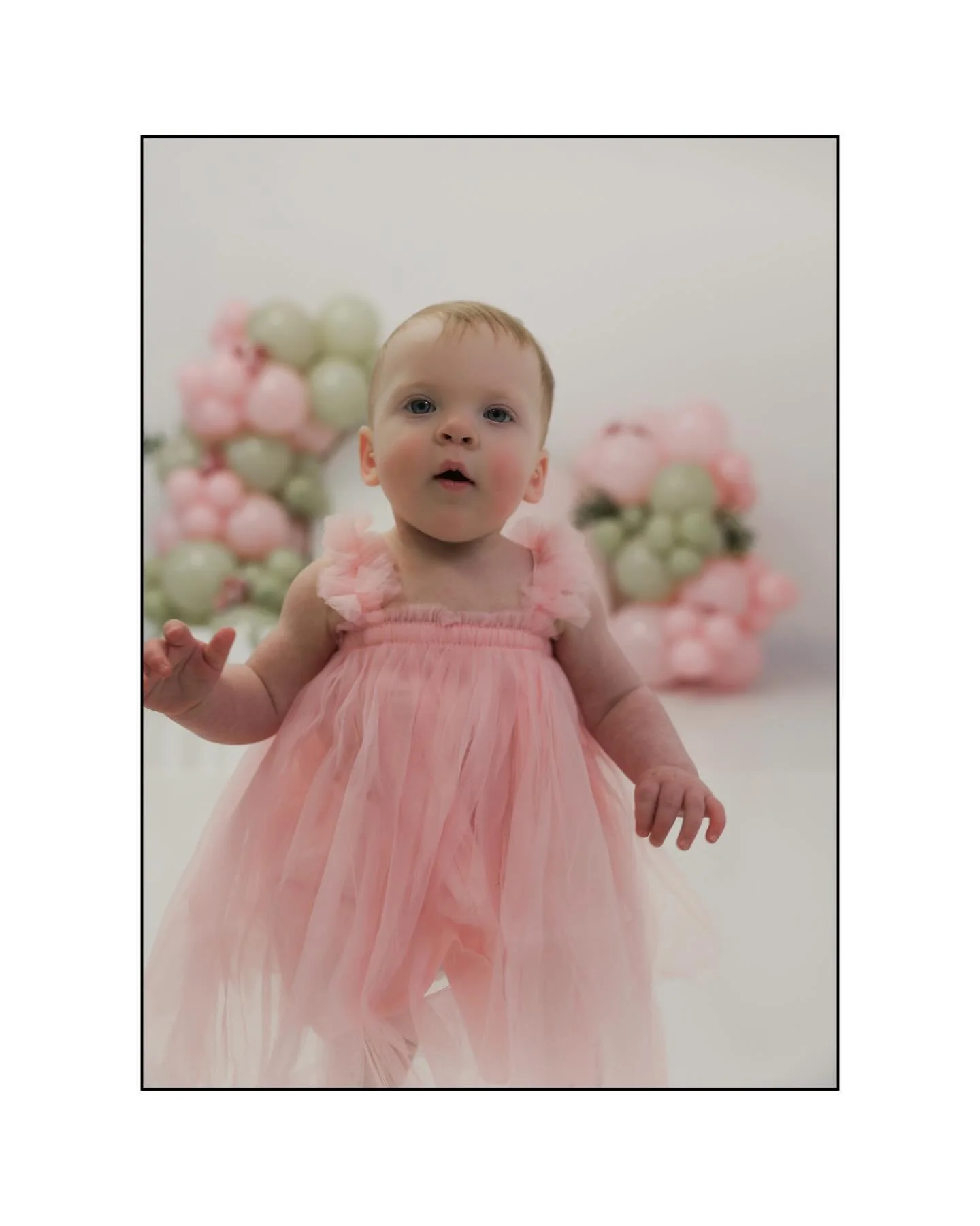 One is fun 💗
&bull;
&bull;
&bull;
#smashcake #firstbirthday #studiofaf