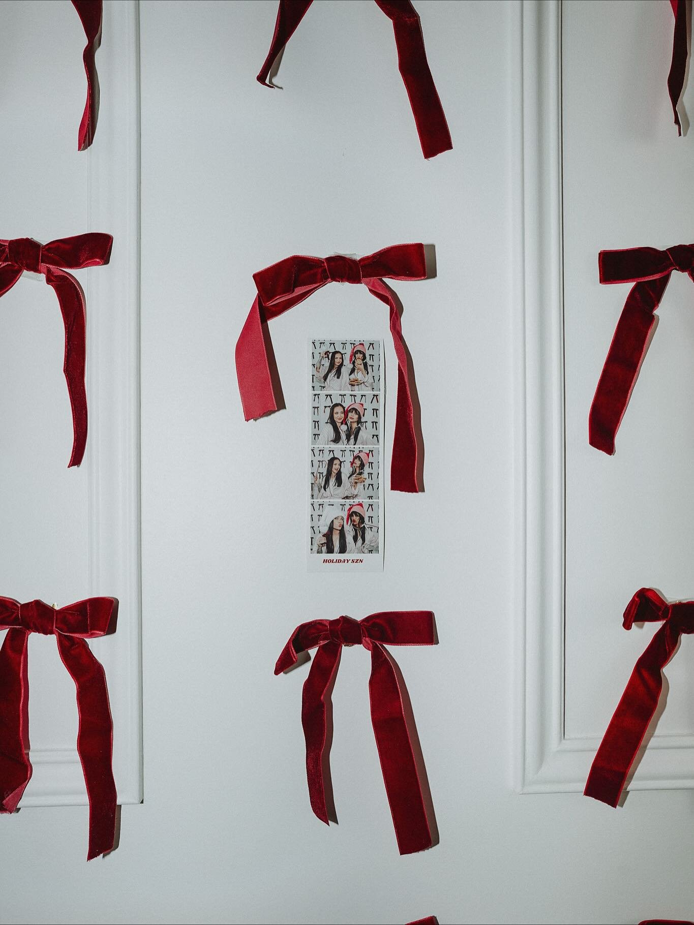 Holiday Szn template this year! Stay tuned on our page later this week to see behind the scenes of us installing this new Red Velvet Bow Wall for your holiday pics! 🎅 The White backdrop is still available for photos if that is your preference (packa