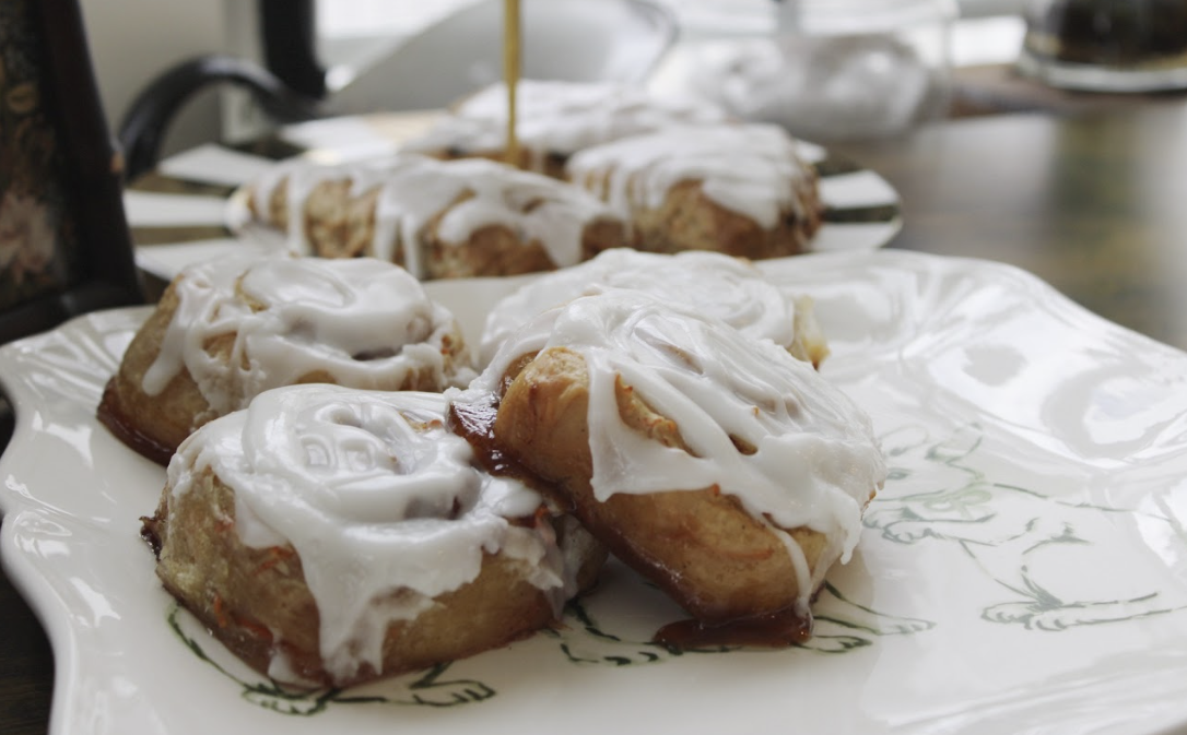 carrot cake cinnamon rolls.png