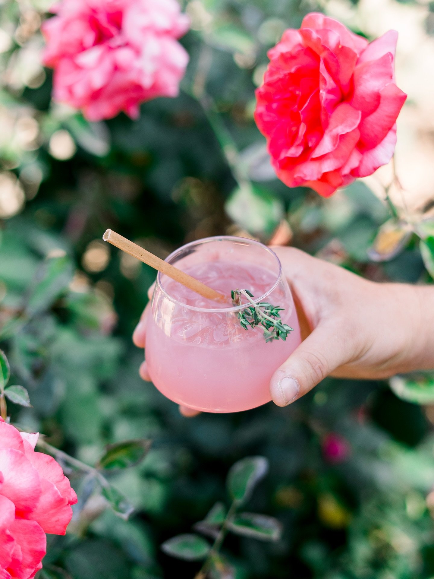 Nothing beats a handmade watermelon mocktail 🍉✨ crafted with fresh ingredients, served in eco-friendly glassware, and sipped through a natural agave straw. Bright, bold, and sustainable perfect for your Sacramento, Vacaville, or Woodland celebration