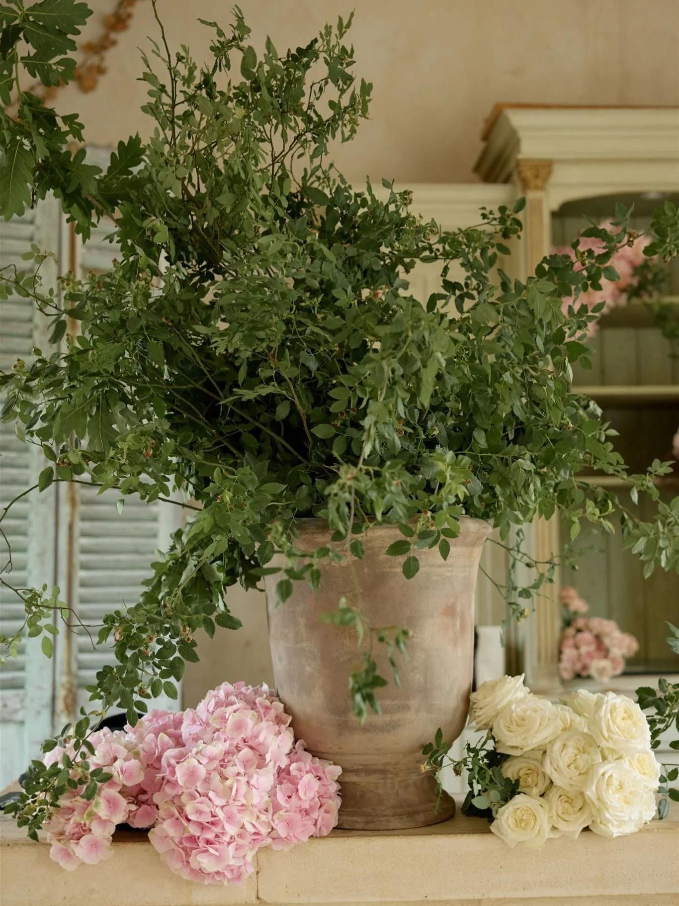 Lucy + Andrew 

Planning/styling/coordination @bymontanabirt 
Photography @sebastian_paynter_photo 
Content @lovedbyiris_ 
Menus @tootsicreative 
Bar Sign &amp; Seating chart @forlove.andletters 
DJ @alfonso_frawls 
Ceremony music @leo_zerella 
Celeb