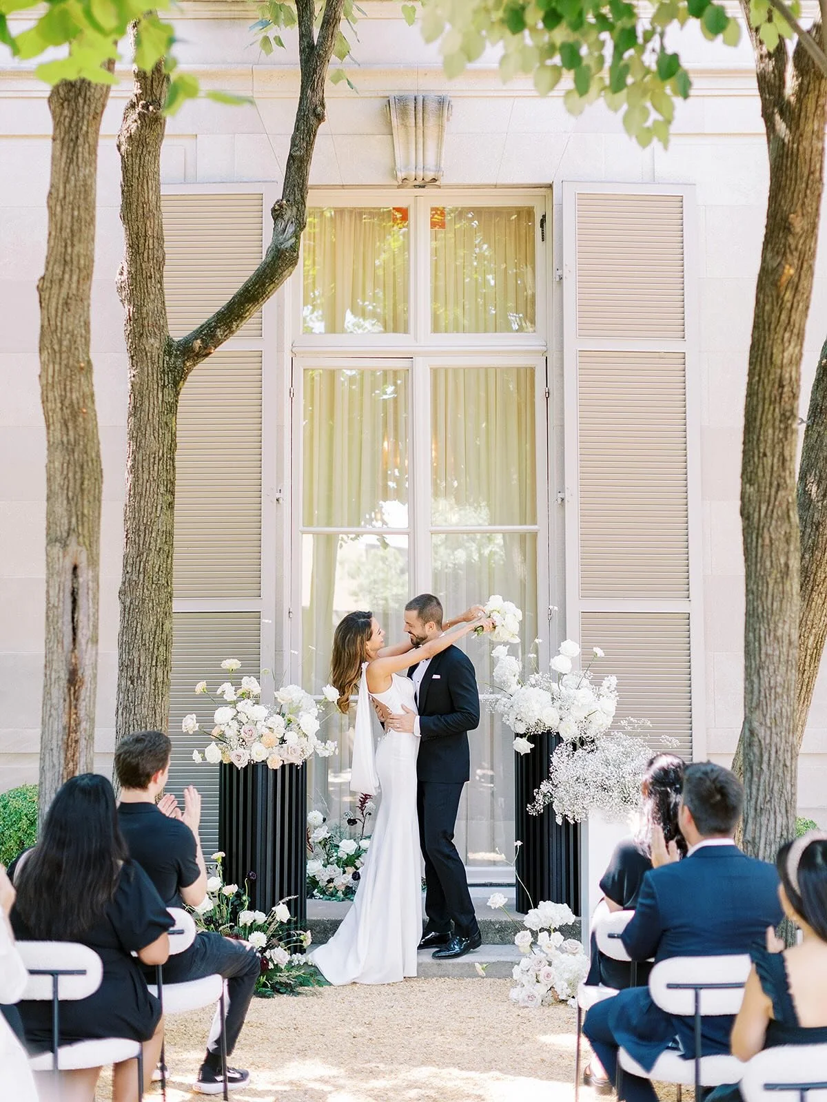 A modern black, sand and white design in a Belle &Eacute;poque mansion in the heart of Washington DC 🤍

Photographer: 
Workshop Host: @kbellaworkshops
Wedding Planning, Stylist &amp; Design: @kbellaevents
Educators: @lauriearons @jeremychouphotograp