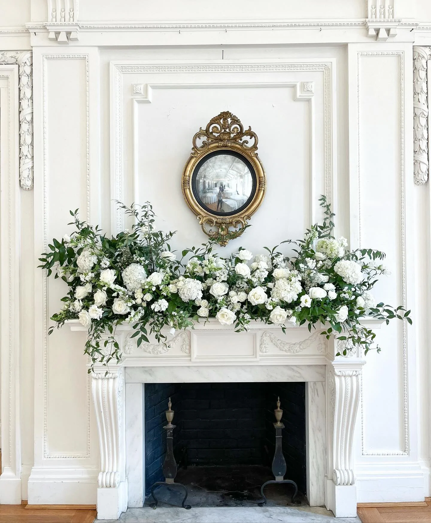 Crisp whites and emerald green for C and B&rsquo;s classic and elegant wedding at DAR in Washington, DC 🤍

@bluesapphire_events 
@houseofjeanneflowers 
@rebeccatheresaphotography 
@eventsdar
@spilledmilkdc 

.
.
.
.
.

#flowers #flowersofinstagram #
