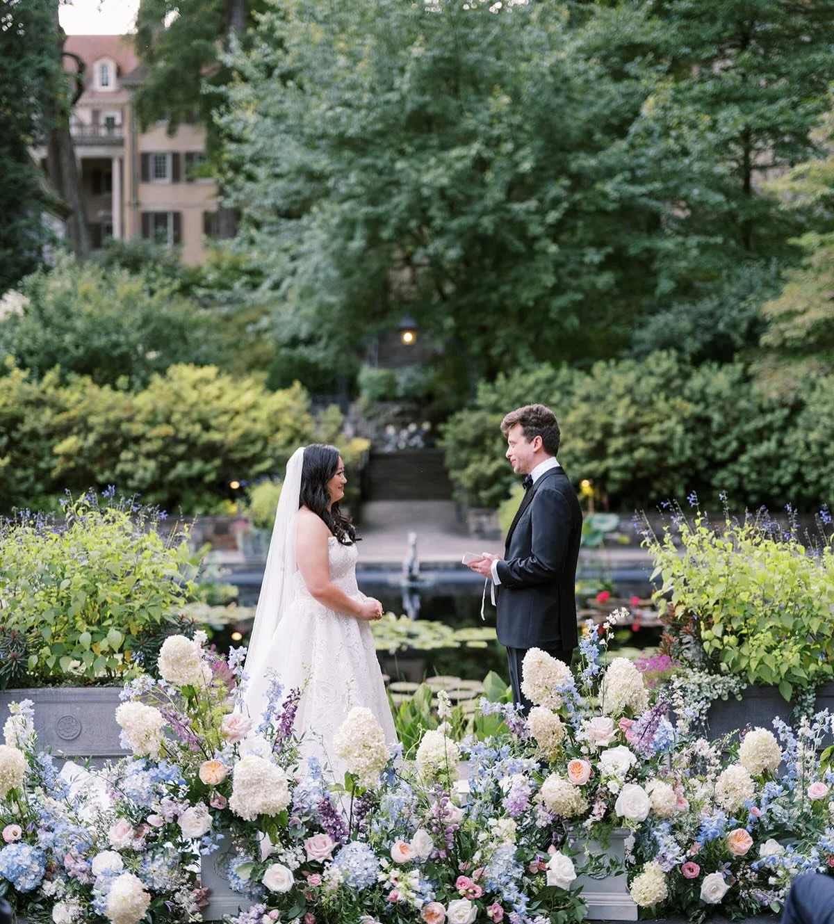 We travel ! This wedding at the dreamy venue  @winterthurweddings in Delaware last year was one of our faves 🤍

Wedding Planning + Design: @kbellaevents
Photography: @sophiekayephotography
Floral: @houseofjeanneflowers
Beauty: @sorellinabeauty @mart