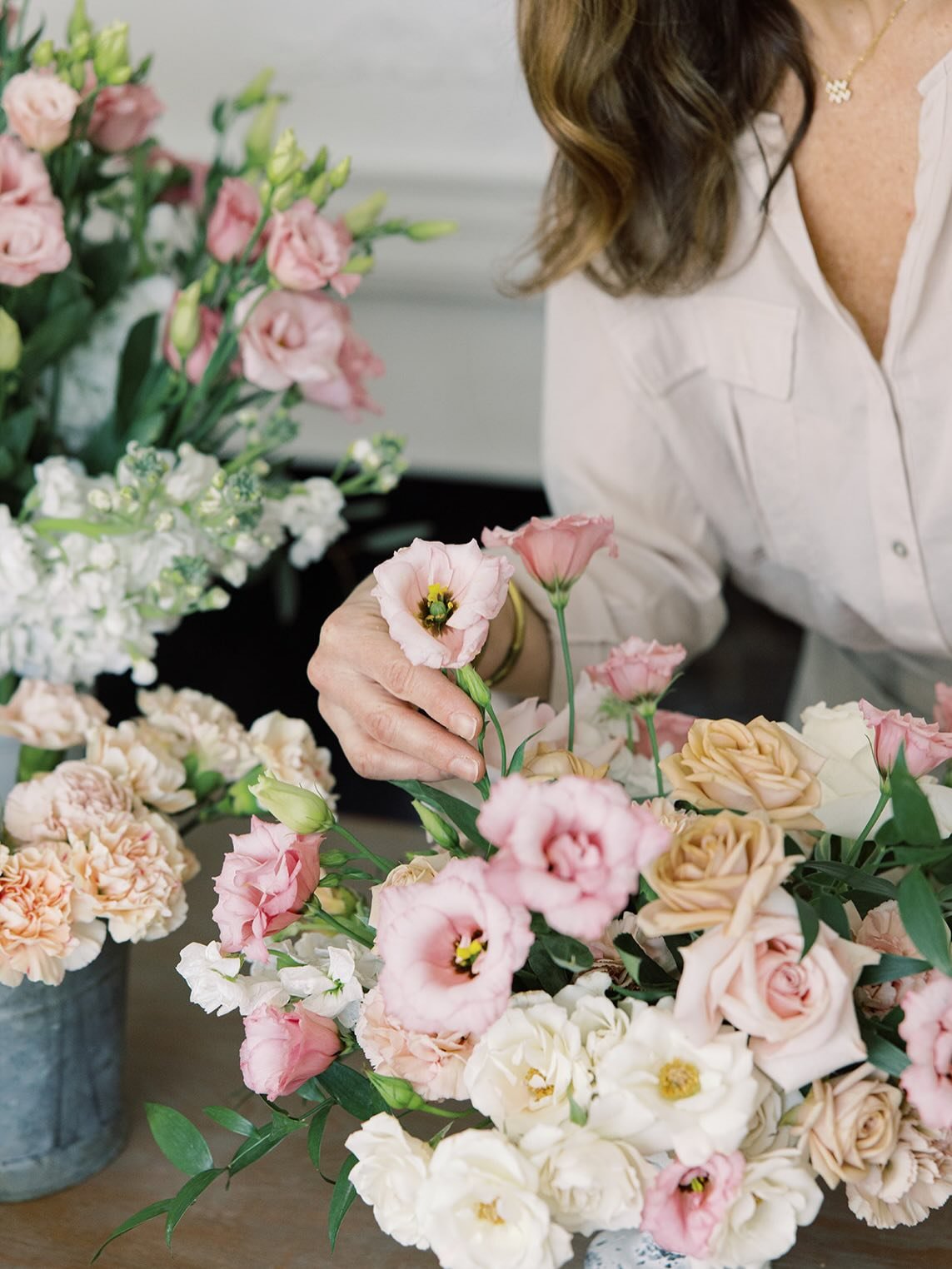 Adding some pink (and red) fairy dust to your feed today with some favorites from my camera roll 💌

Happy Valentines Day everyone

🤍

Photo no.1 @brandedbylver 
Last Photo @arielnoboa

.
.
.
.
.
#valentines #valentinesflowers #vday #dcwedding #dcwe