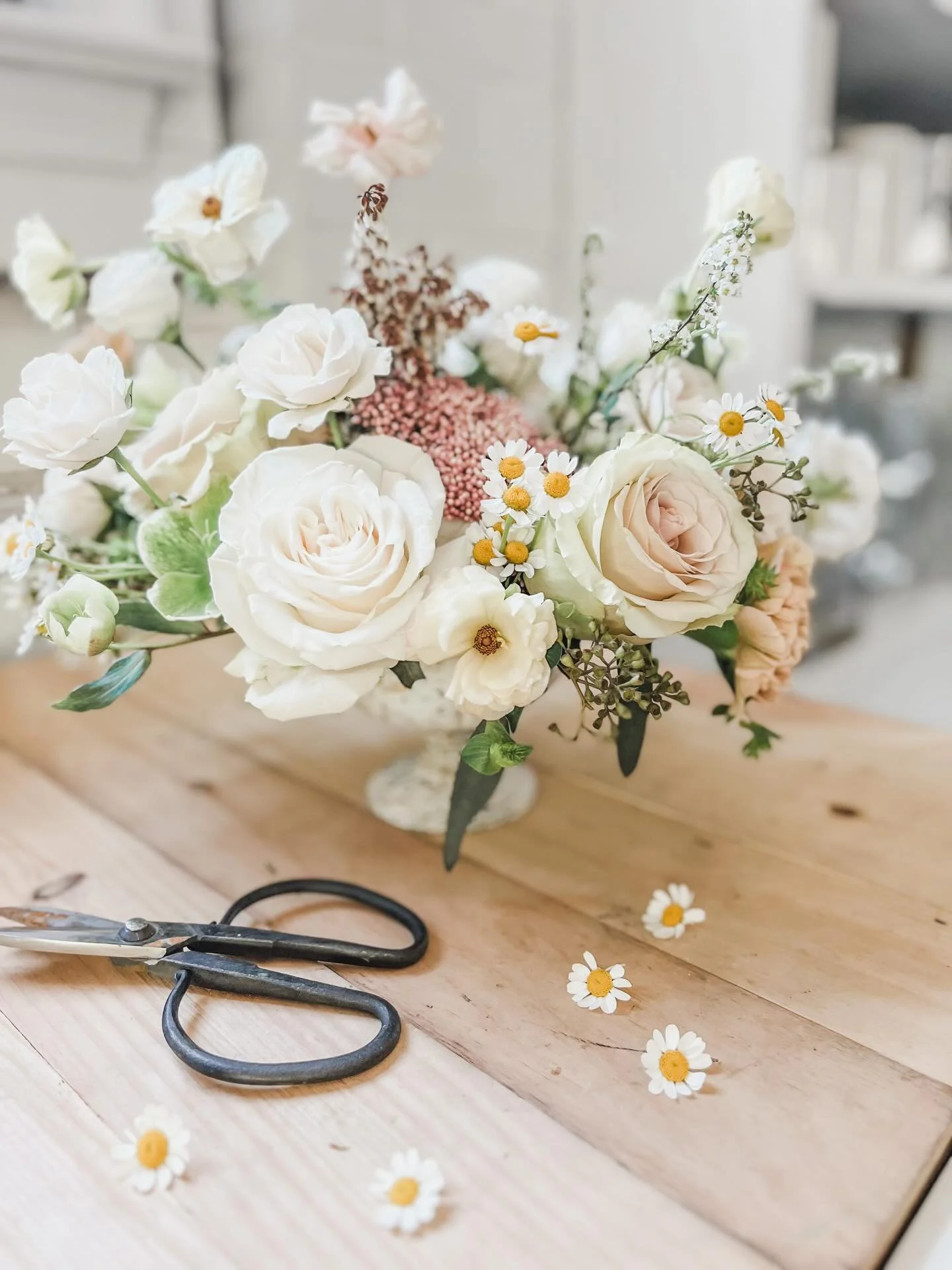 Spring is a state of mind - I&rsquo;ll get into spring mode looking at the snow outside of my window&hellip; 

Planning ahead for spring weddings and events is helping this week. Who has had enough of the snow ?

.
.
.
.
.
#springflowers #dcweddingfl