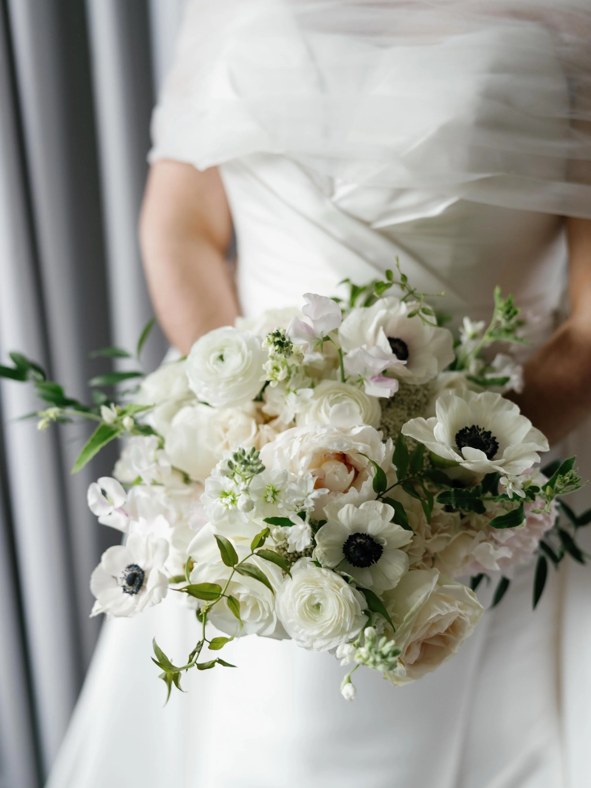 Soft Blush and Whites paired with Panda Anemones made this bouquet instantly chic 🤍

@davidabel.co 
@kbellaevents 
@houseofjeanneflowers 
@pattersonmansiondupontcircle 

.
.
.
.
.
#dcwedding #weddingbouquet #anemones #blushwedding #fineartflowers