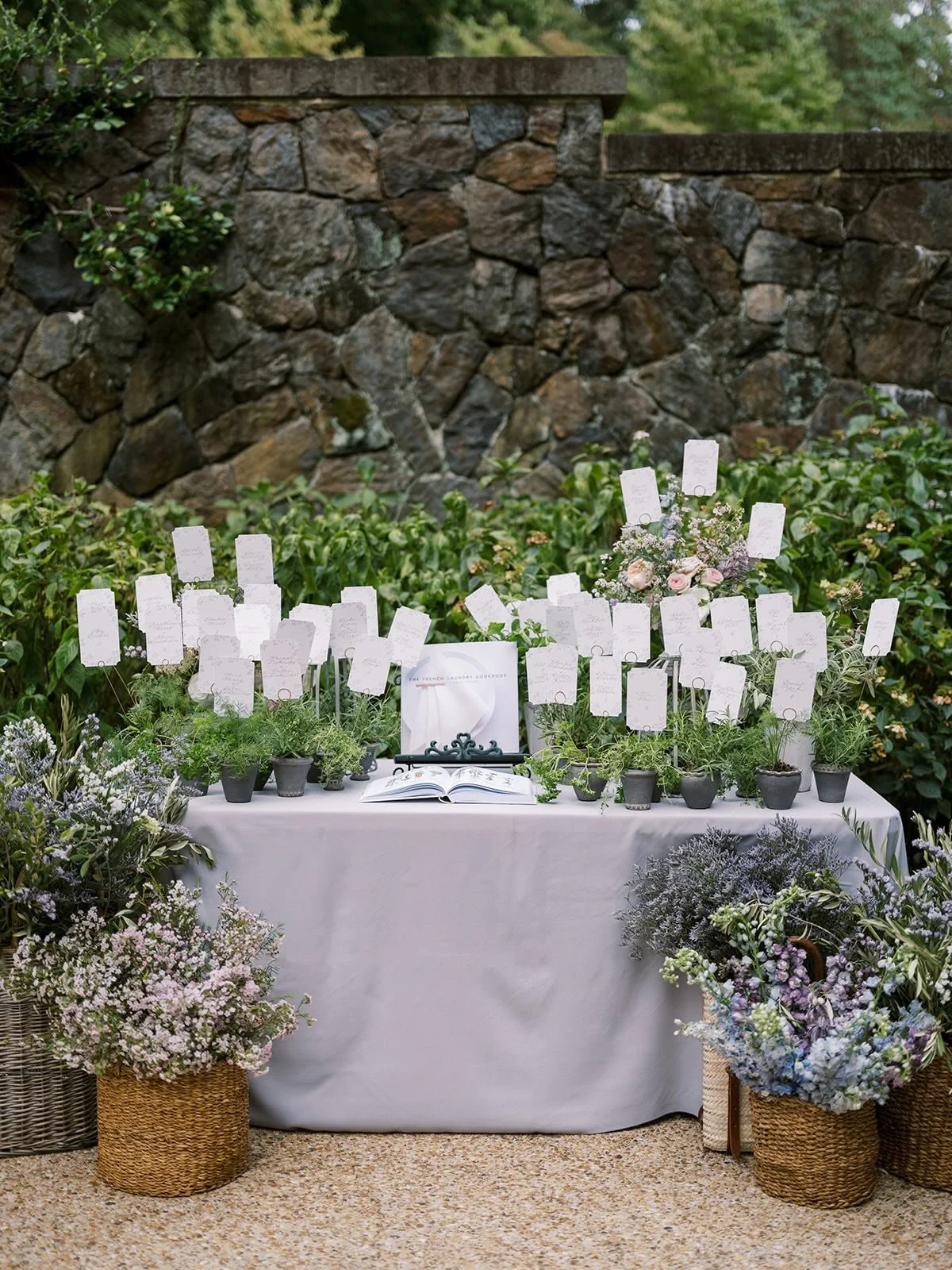It was yes at first sight for me when this opportunity to design a summer garden wedding @winterthurweddings in Delaware came along. 
We leaned into the amazing botanical gardens of the property and the historical charm of the estate. 

This escort c