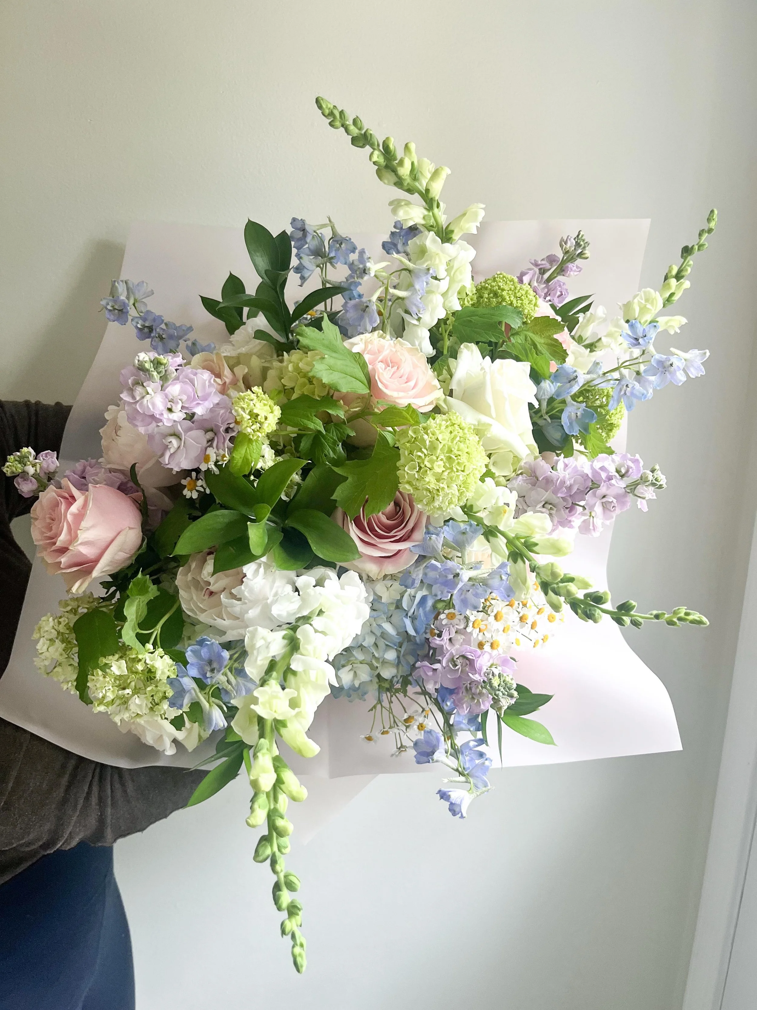 Mother&rsquo;s Day bouquets for special people : moms, daughters who became moms, wives, partners who bind families together, friends who are mommy-ing solo and moms who still watch us from a distant star 

Loved working on these commissions this wee