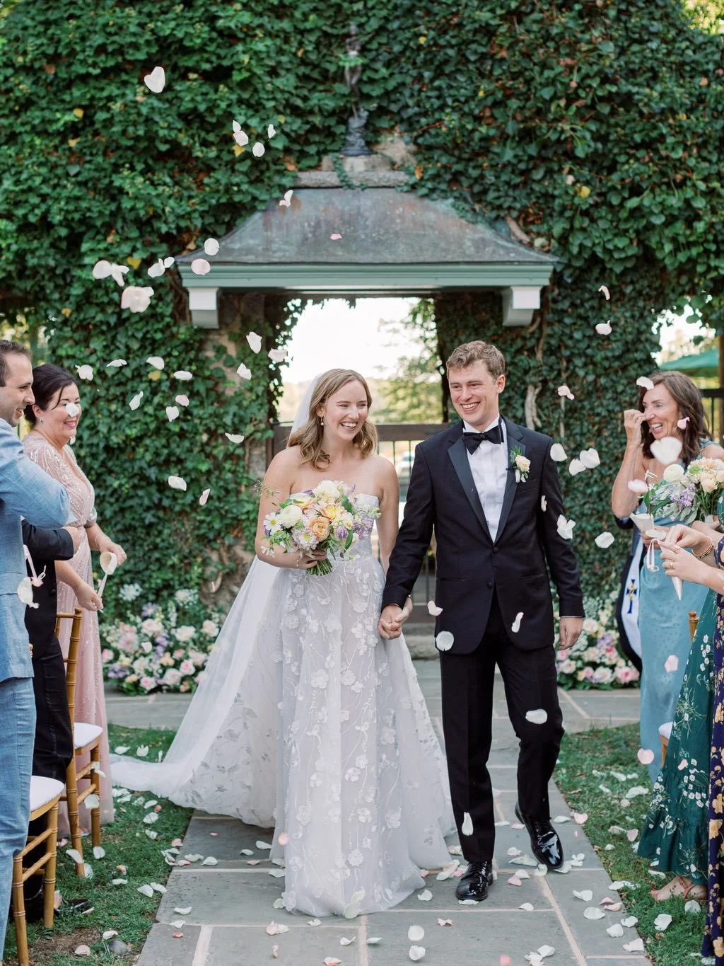 Just married ! A wedding bathed in golden light, layered with charm, soft elegance and a summer palette.

@mmmols 
@houseofjeanneflowers 
@rachelkellyevents 
@goodstoneinn 
.
.
.
.
.

#dcflorist #goodstoneinnwedding #summerwedding #middleburg #middle
