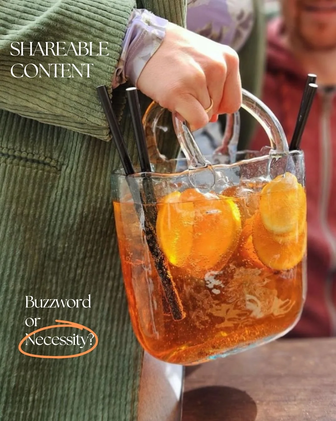 Shareable content is the stuff your audience can’t help but send to a friend, save for later, or repost to their story.
Why does it matter? Because every share = free distribution, stronger trust, and more eyes on your brand.
How do you work