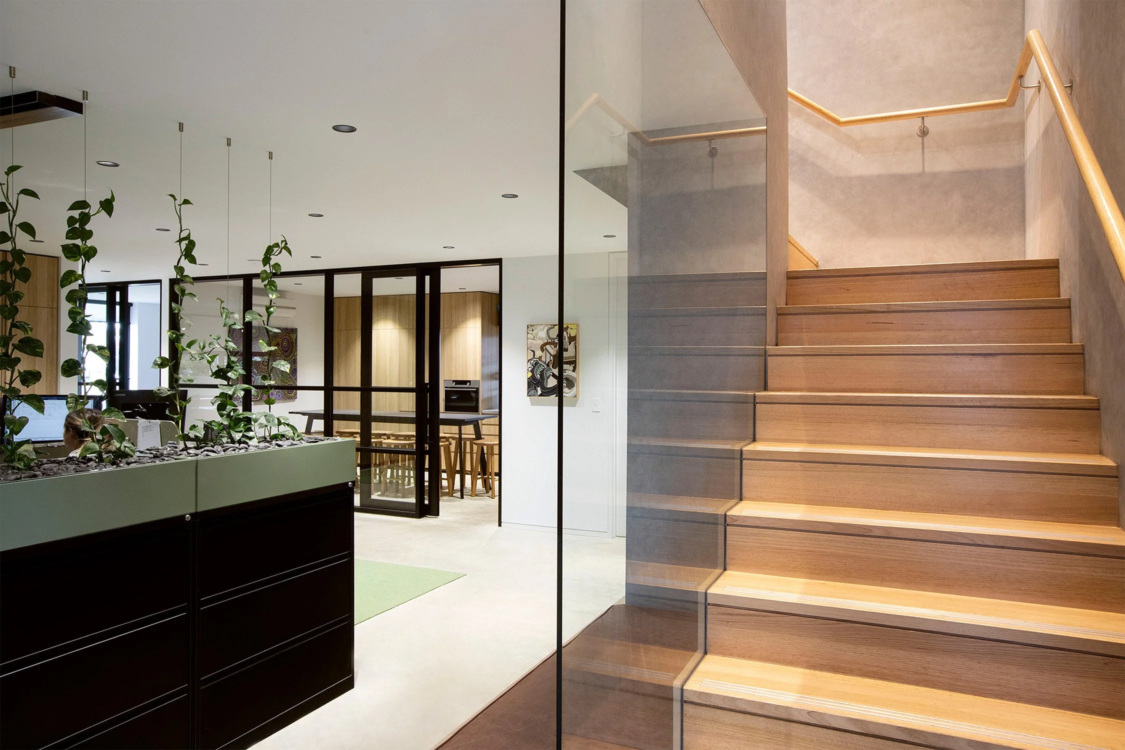 Enoki-IA-FolioComm-Birdinhand-office-001.jpg