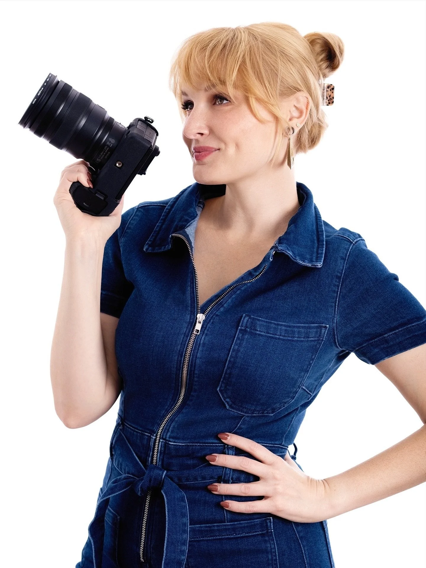 Hey, if you're new here, it's so nice to meet you! 👋🏻 My name is Miranda & I am a Photographer, Brand Strategist, & Studio Owner. 
I believe that confidence isn’t something you wait for. It's something you create. Having great photos