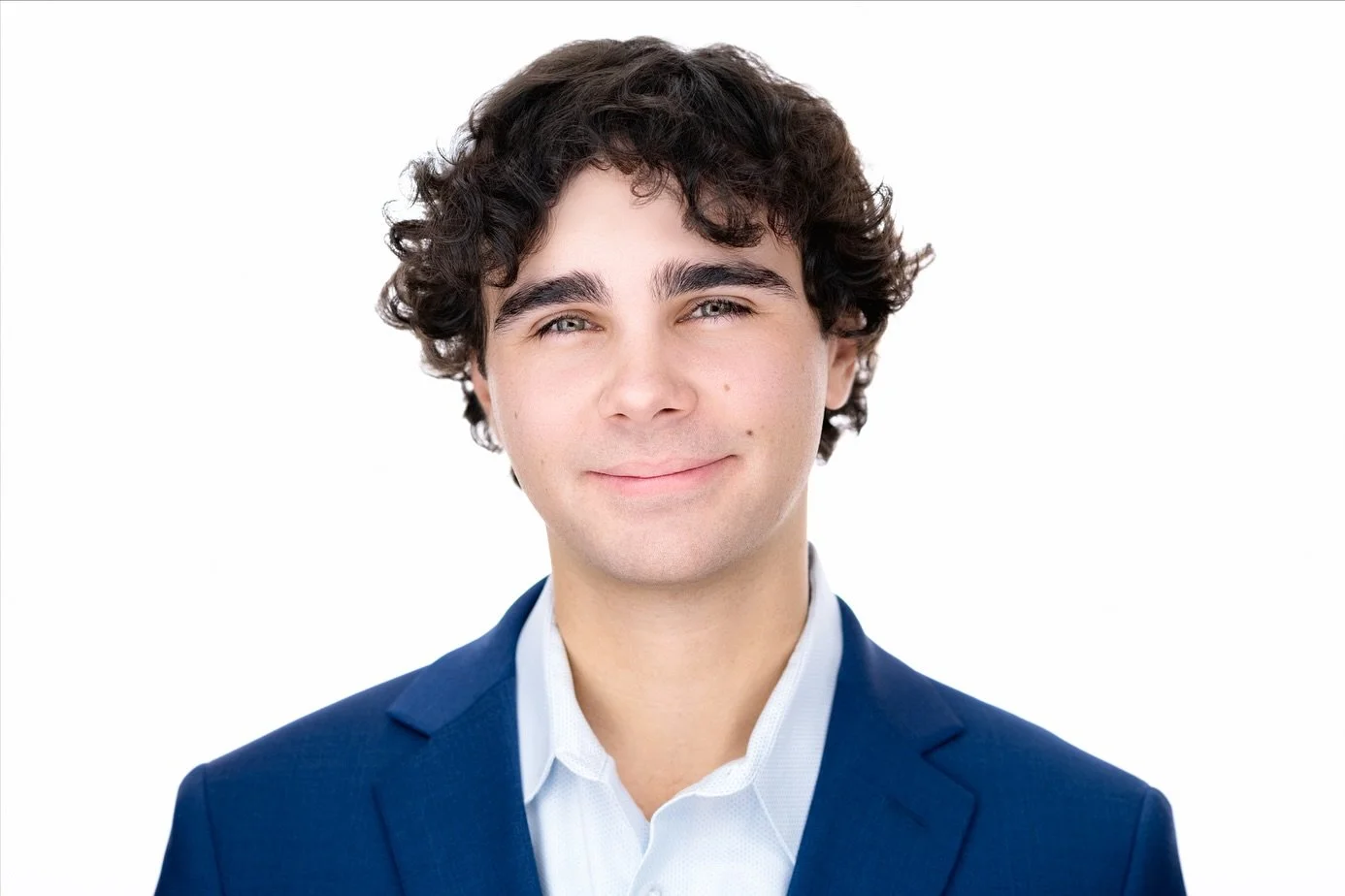 Simple, clean, &amp; classic. 📸 When you work with @mirandakeltonphoto for your Headshots, this is what you'll get.

No stress, fast turnaround, &amp; a quick, easy session: It's time for you to have a Headshot that you love! 

We still have a few s